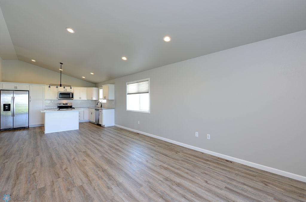 1170 Highland Lane W