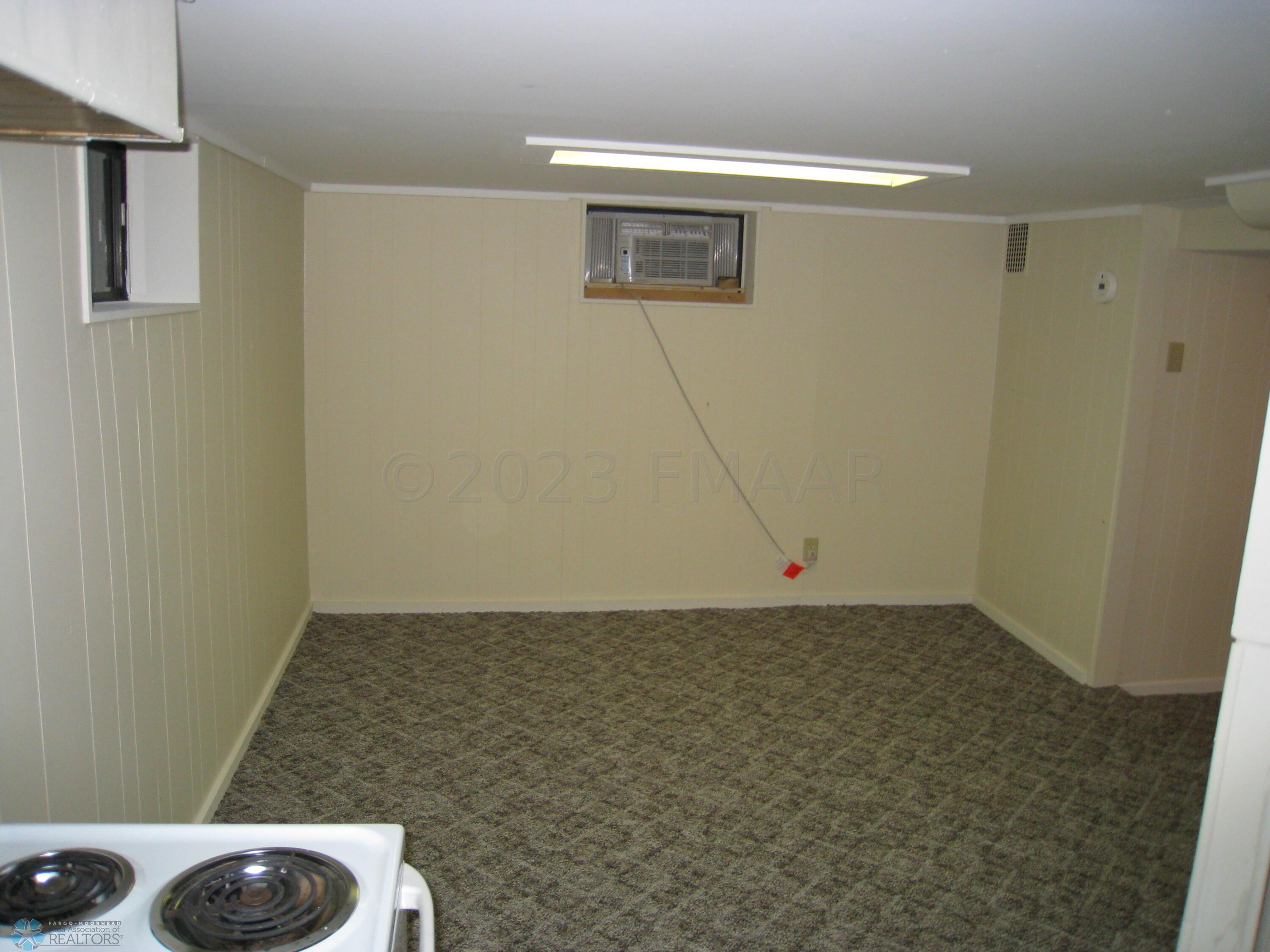 1036 COLLEGE Street N