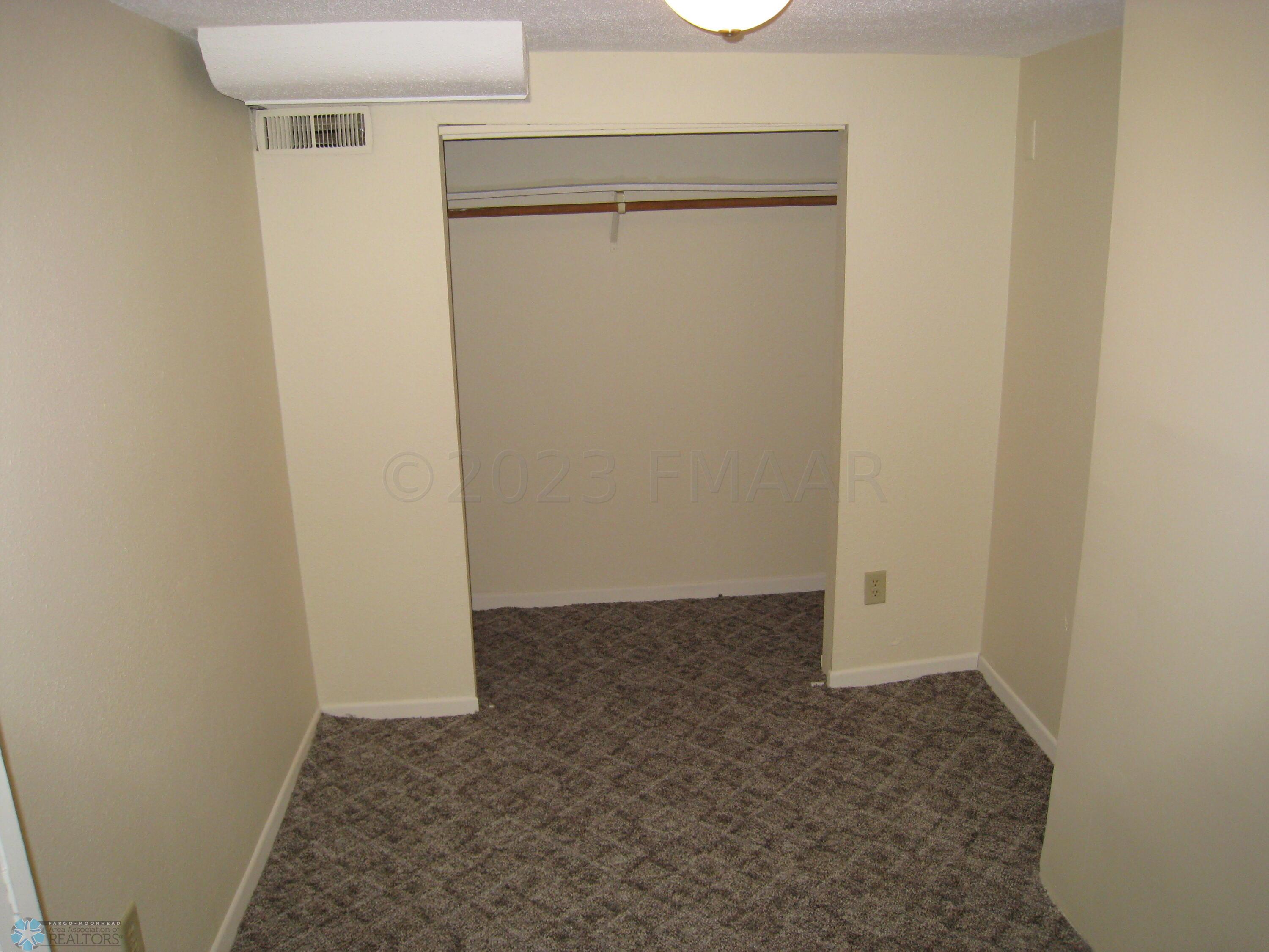 1036 COLLEGE Street N