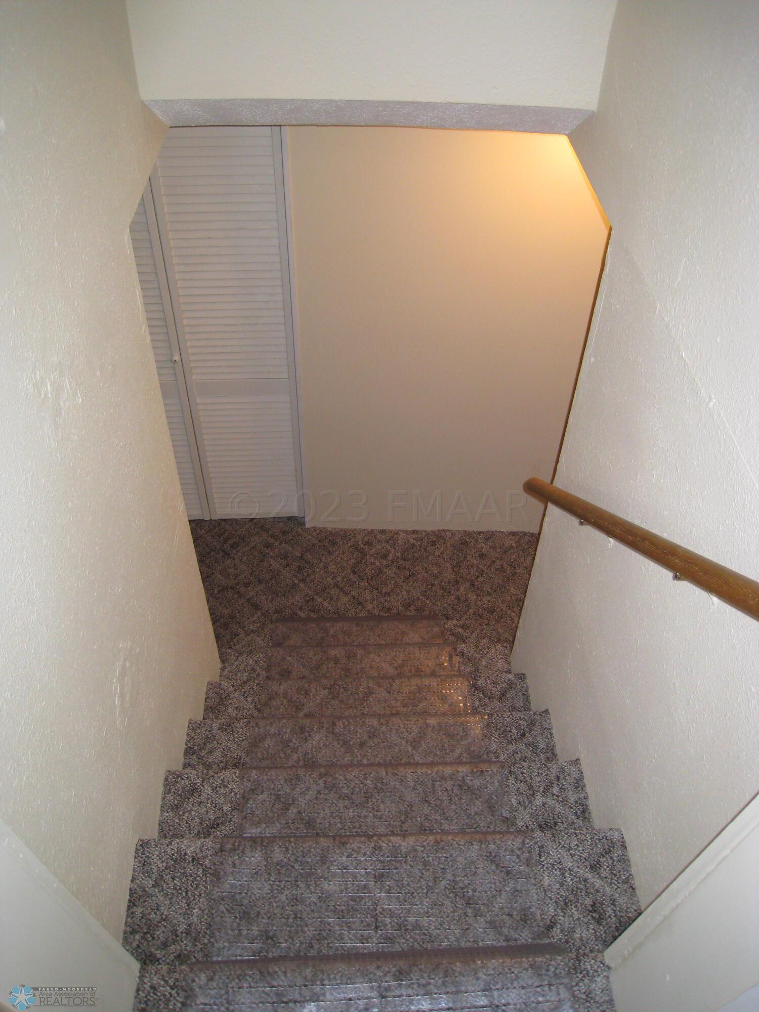 1036 COLLEGE Street N