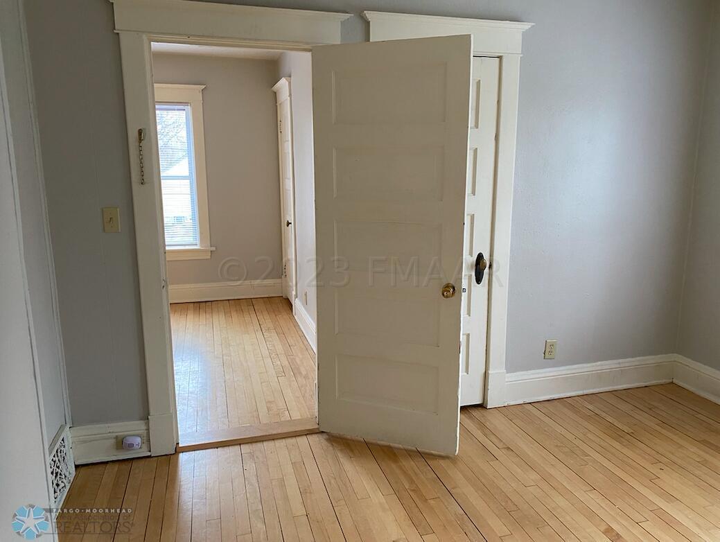 1036 COLLEGE Street N