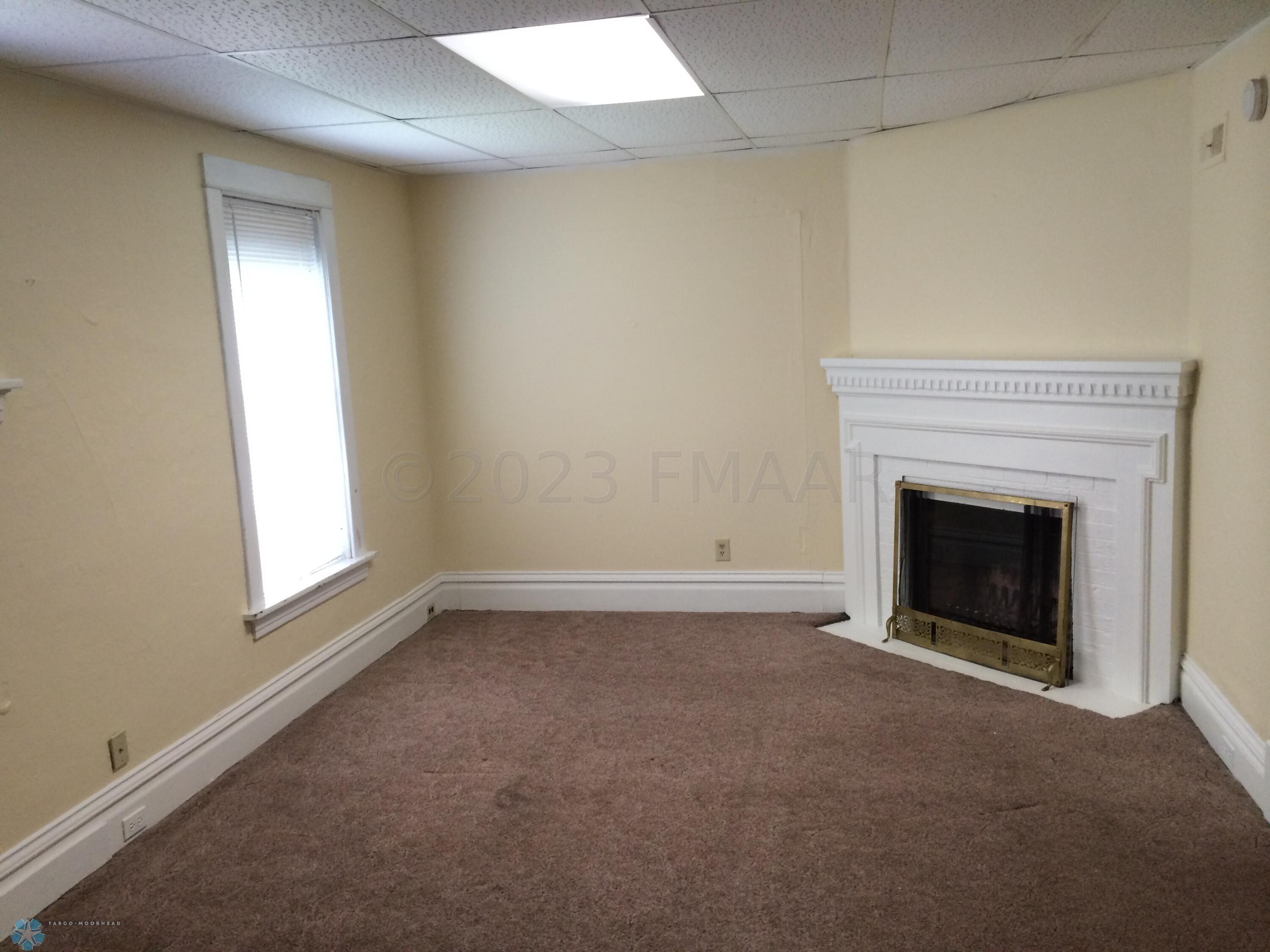 1036 COLLEGE Street N