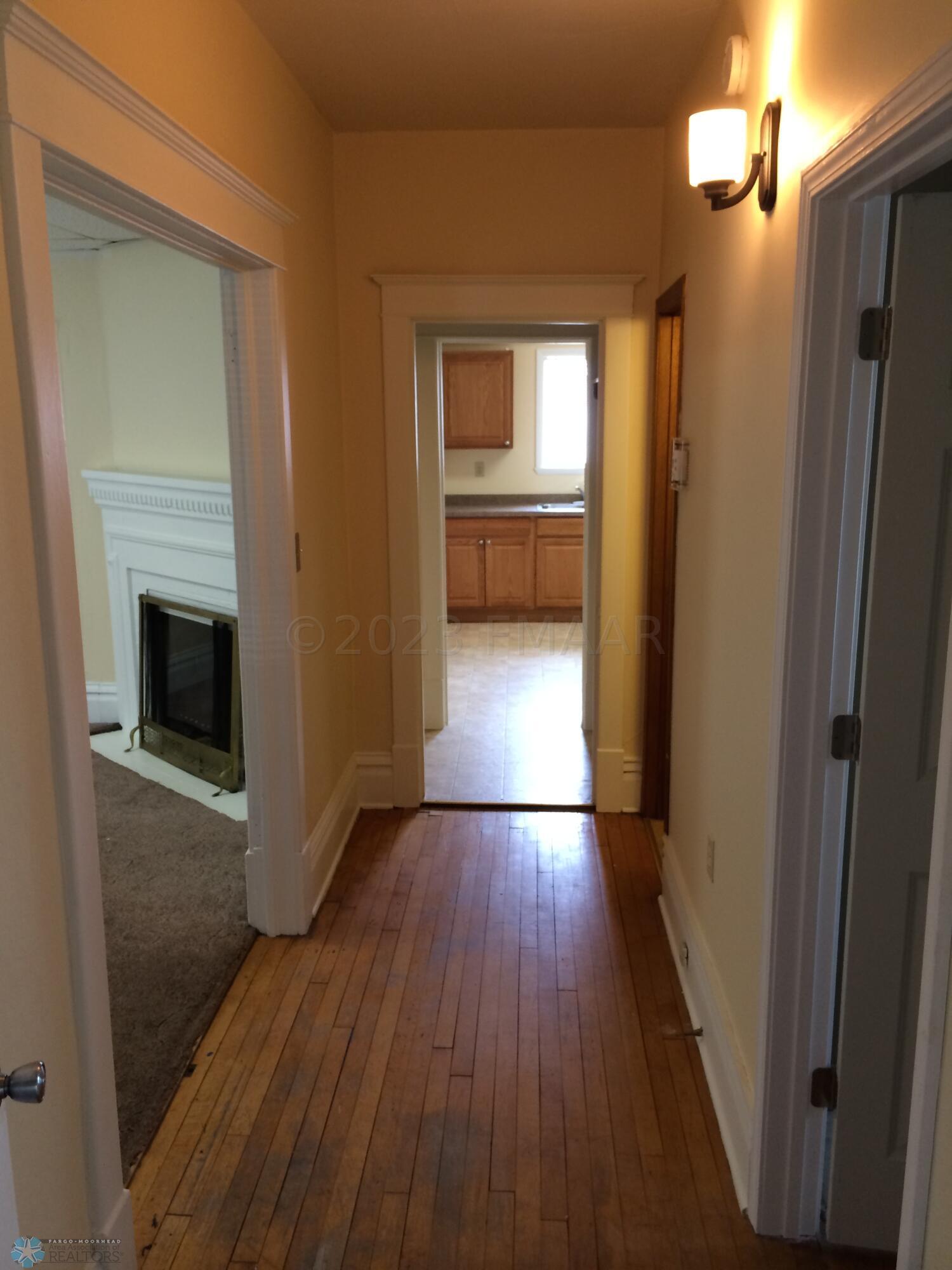 1036 COLLEGE Street N