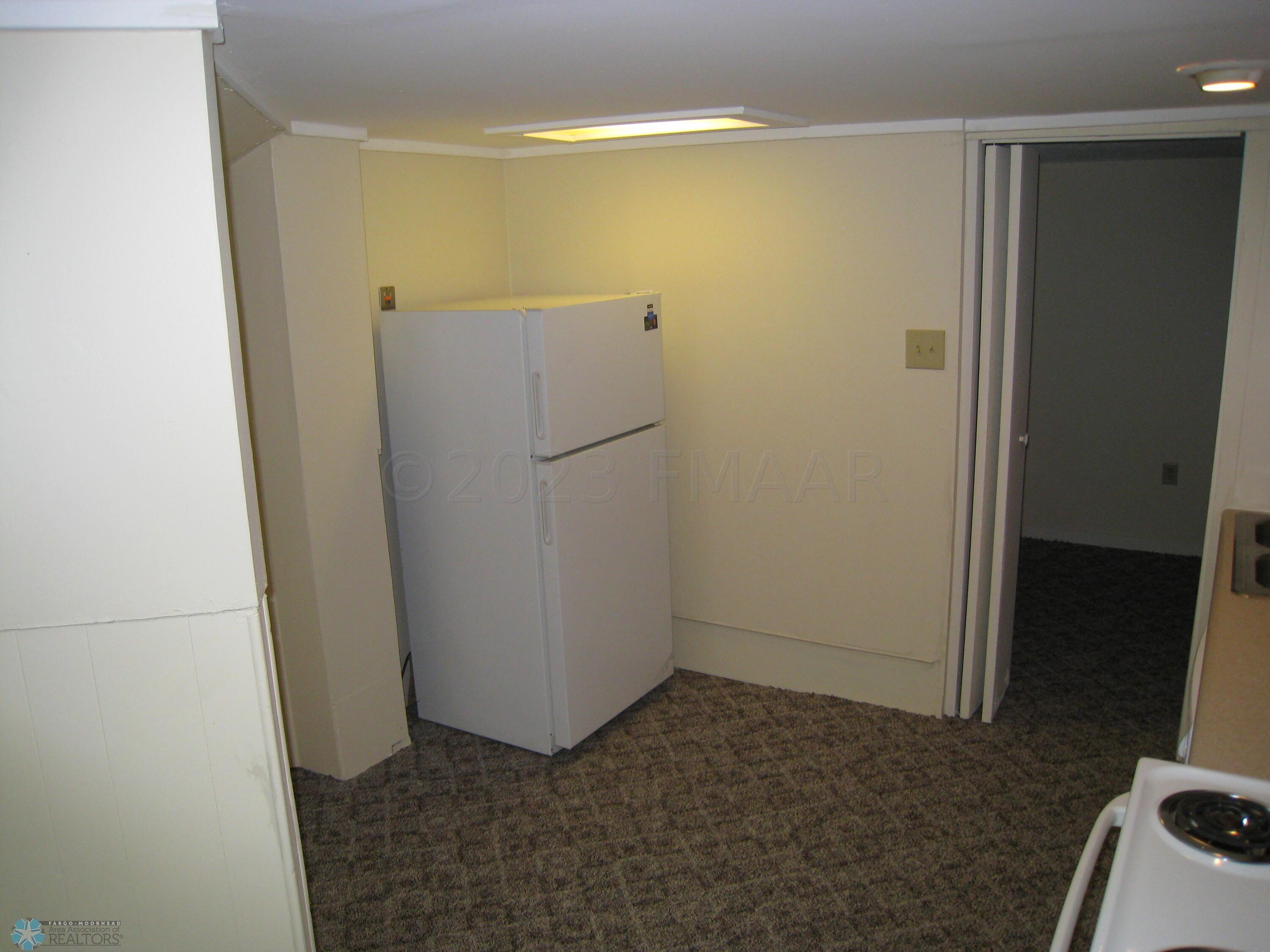 1036 COLLEGE Street N