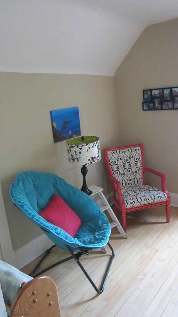 1036 COLLEGE Street N