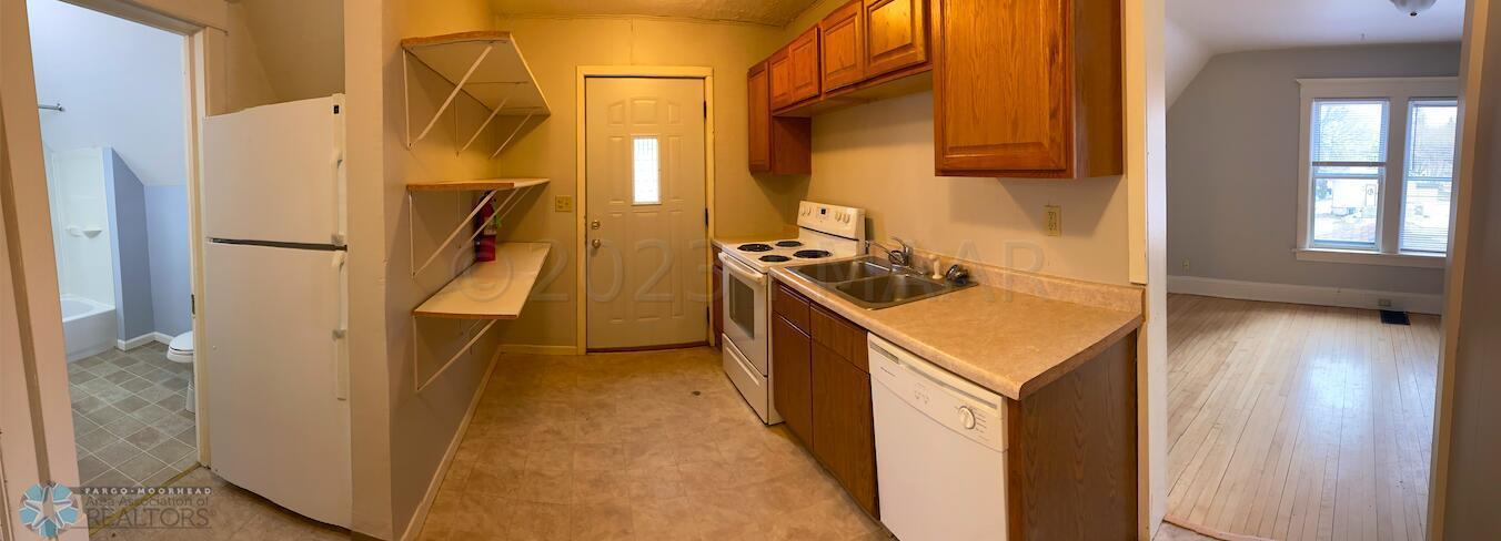 1036 COLLEGE Street N