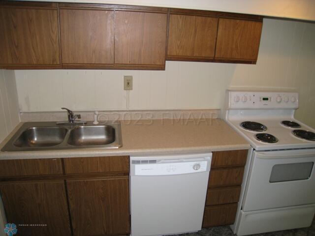 1036 COLLEGE Street N