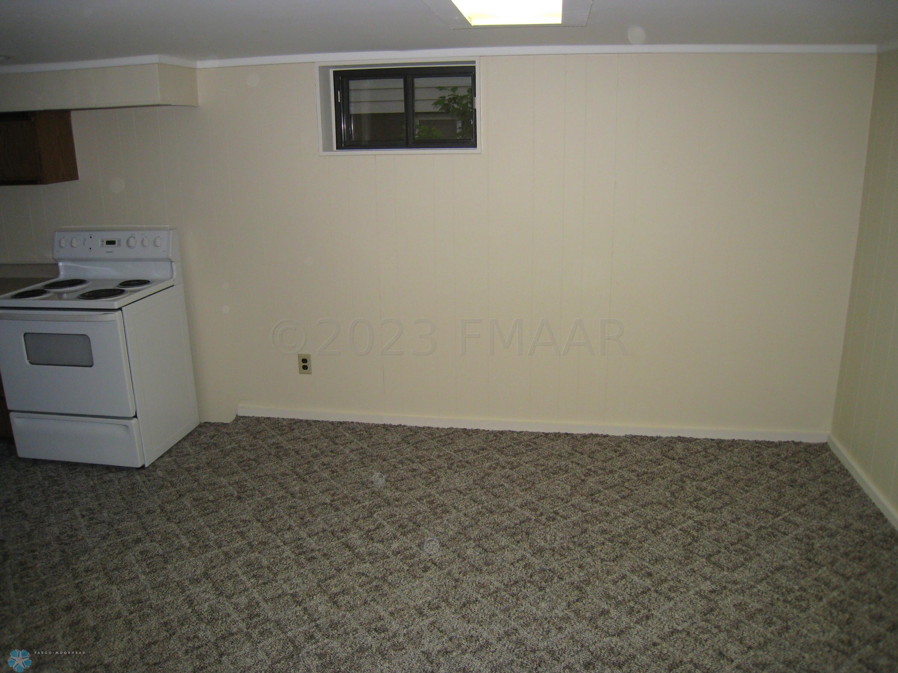 1036 COLLEGE Street N