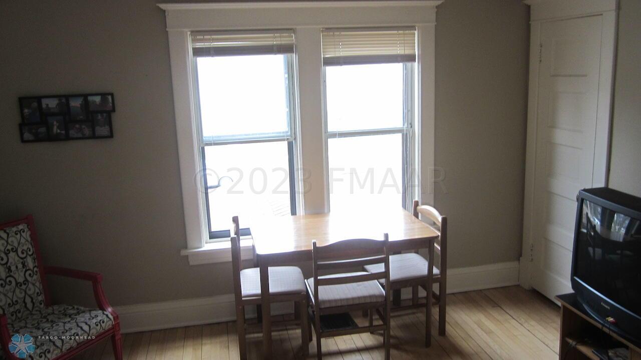 1036 COLLEGE Street N