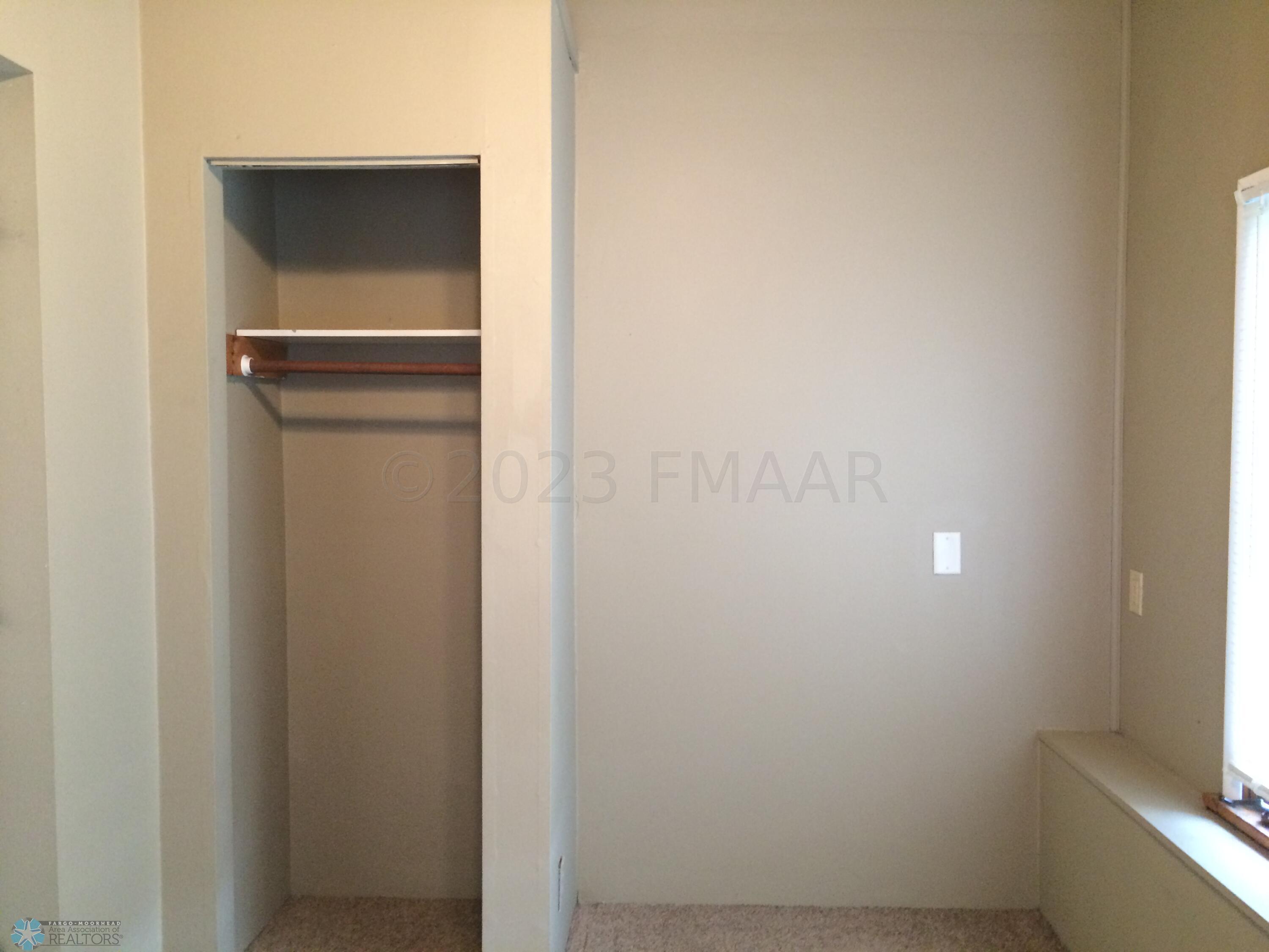 1036 COLLEGE Street N