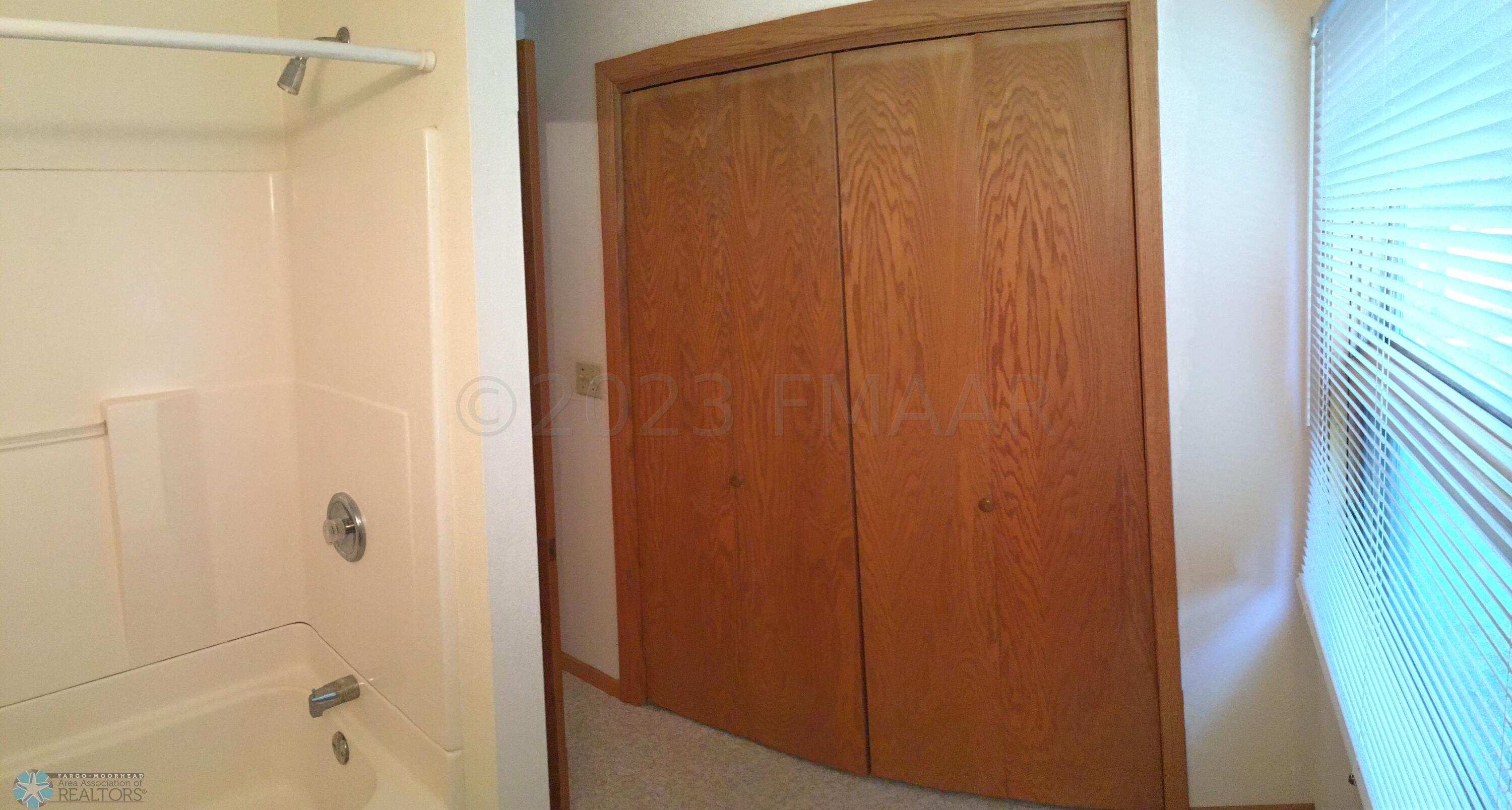 1038 COLLEGE Street N