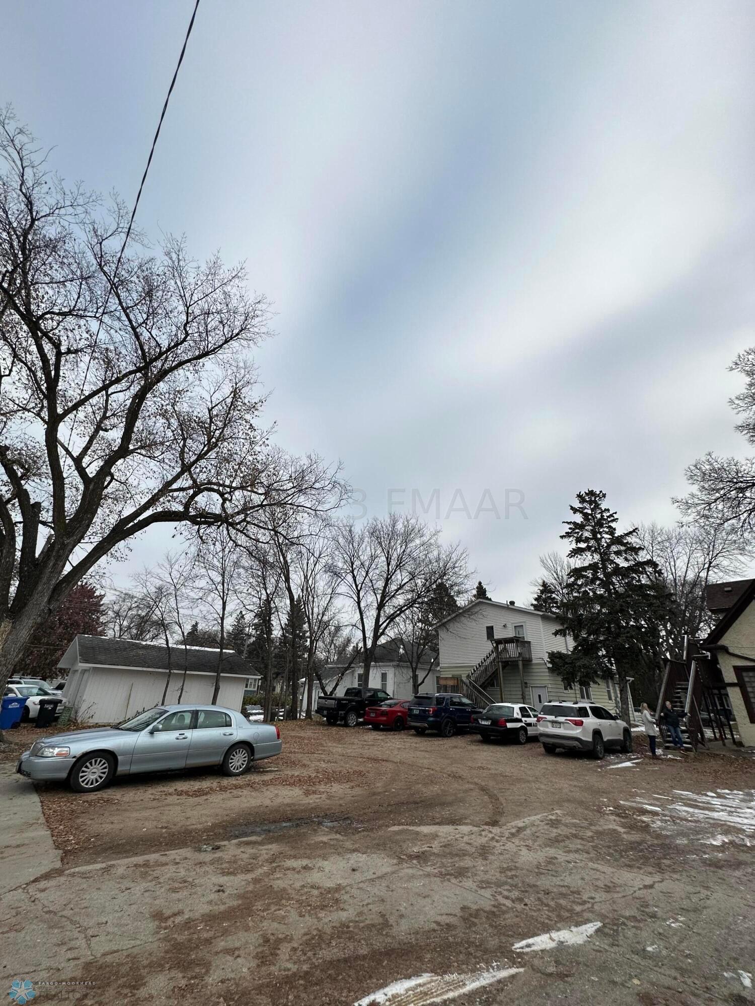 1038 COLLEGE Street N