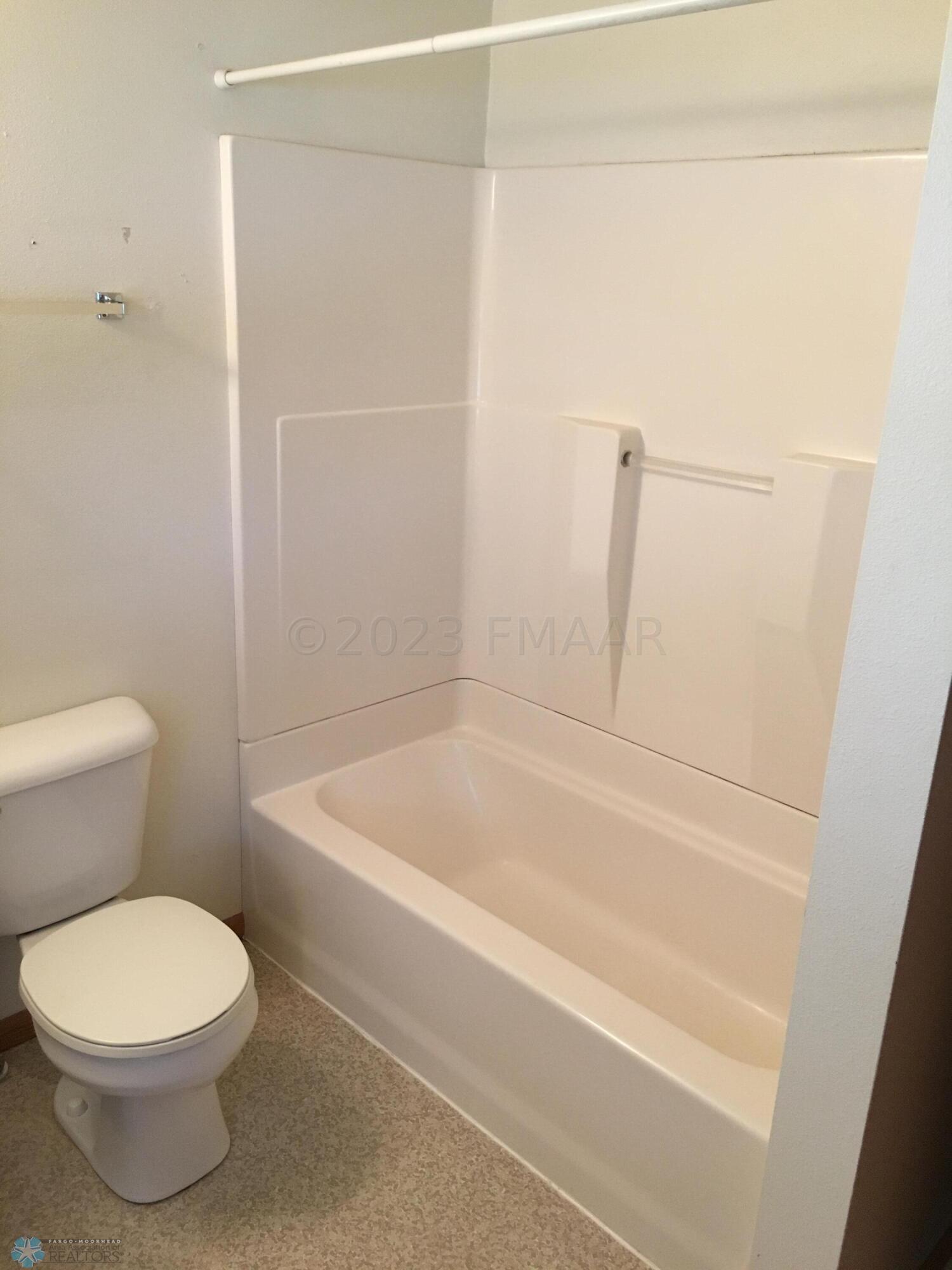 1038 COLLEGE Street N