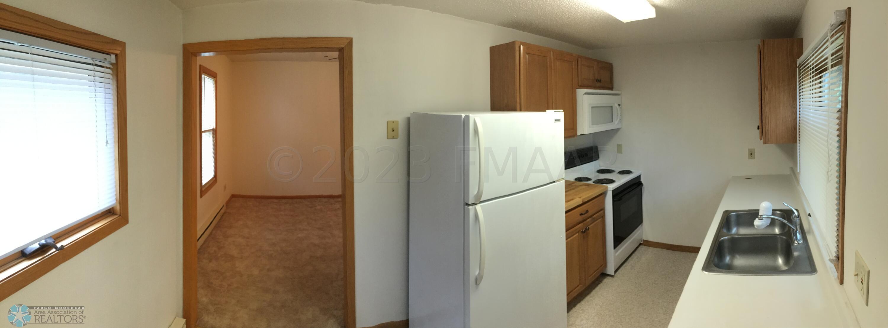 1038 COLLEGE Street N