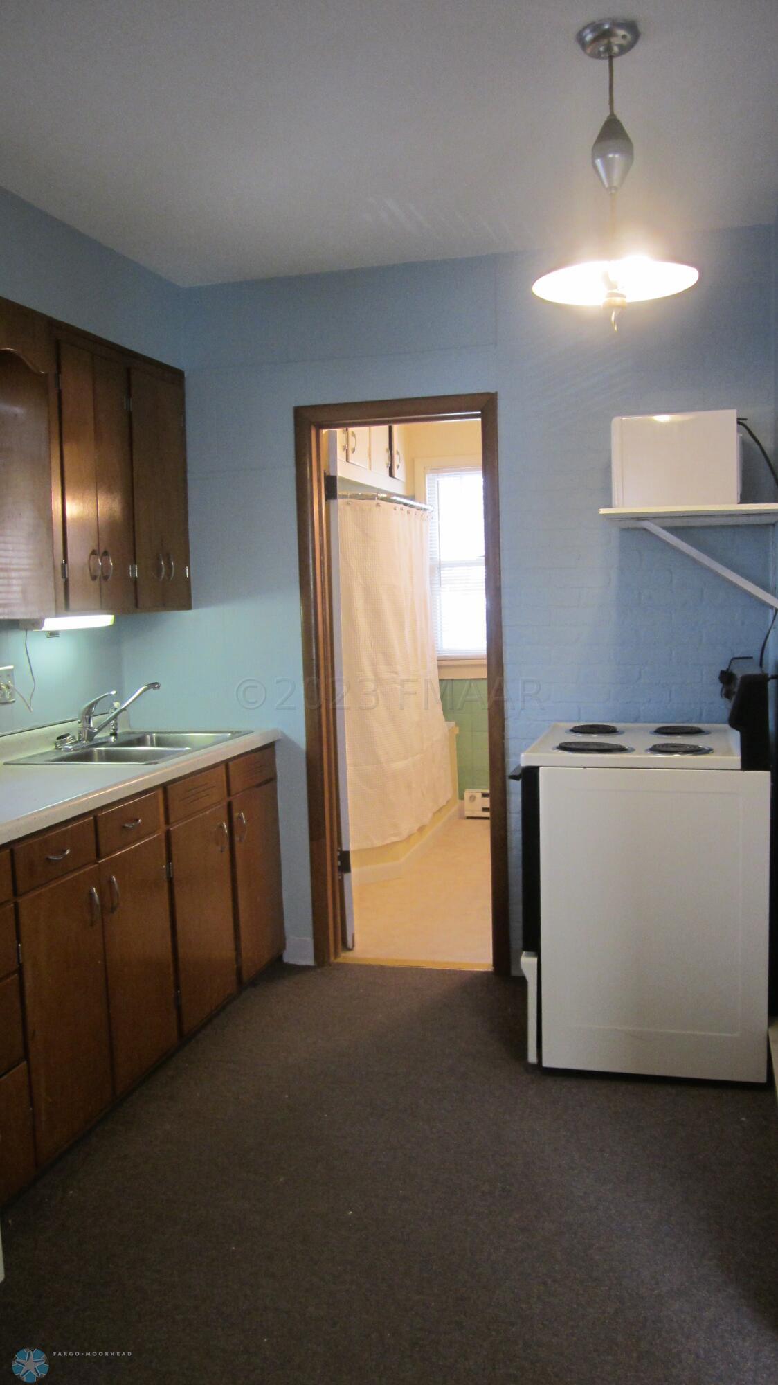 1038 COLLEGE Street N