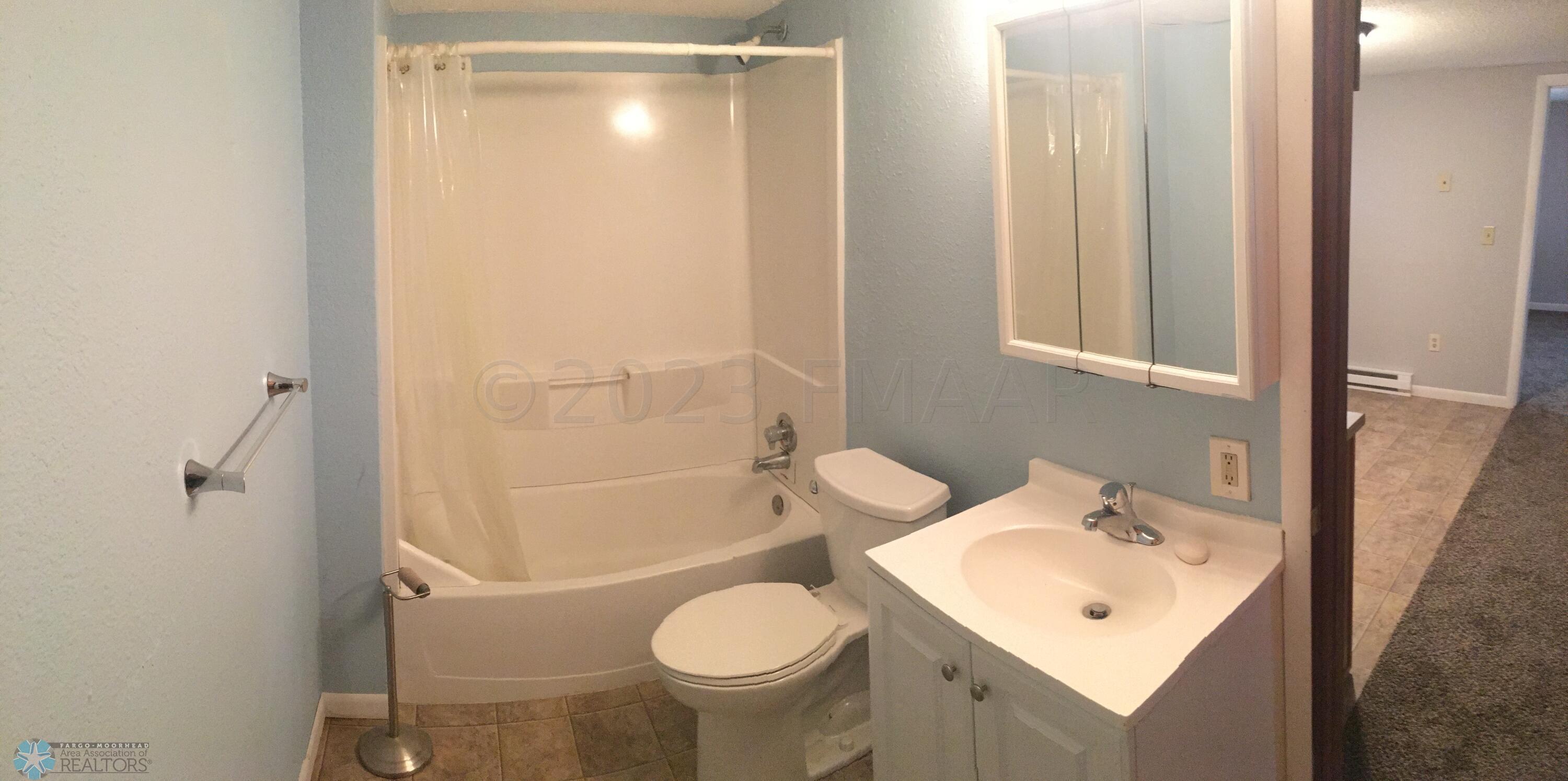 1038 COLLEGE Street N