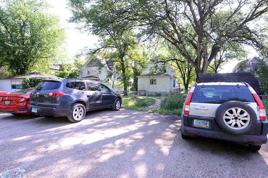 910 UNIVERSITY Drive N