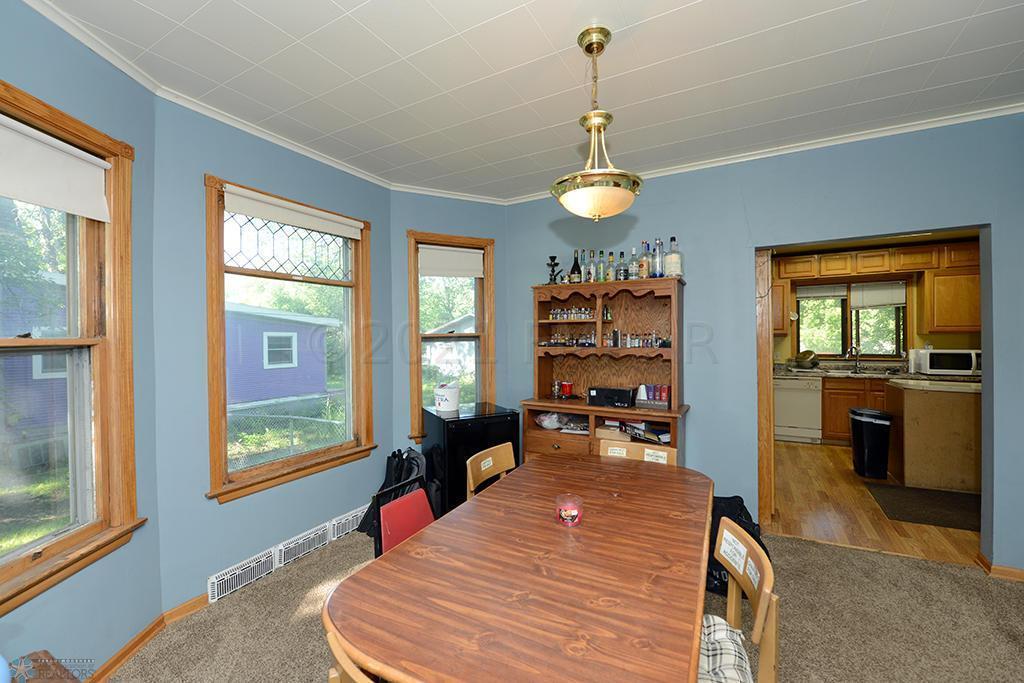 910 UNIVERSITY Drive N