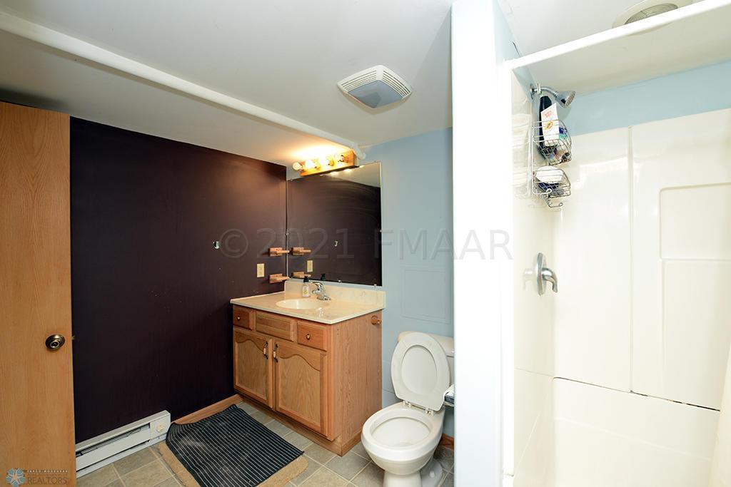 910 UNIVERSITY Drive N