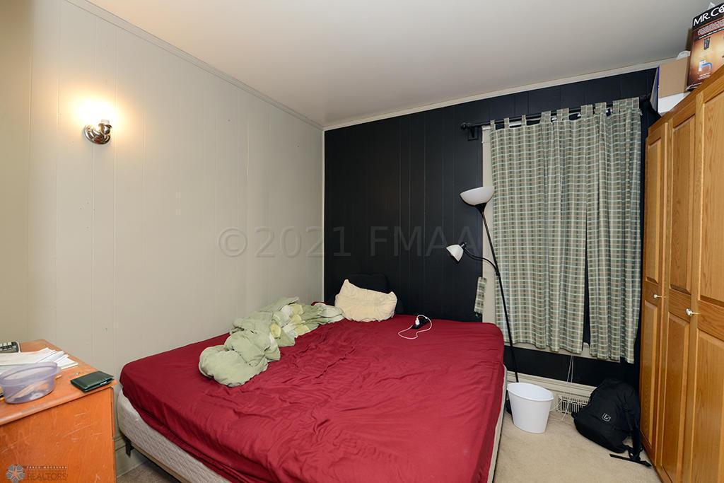 910 UNIVERSITY Drive N