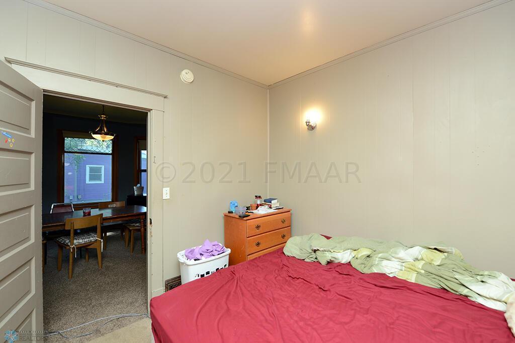 910 UNIVERSITY Drive N