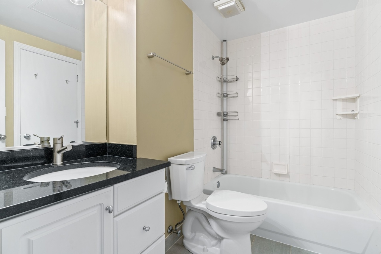 411 W Ontario Street Unit: 711
