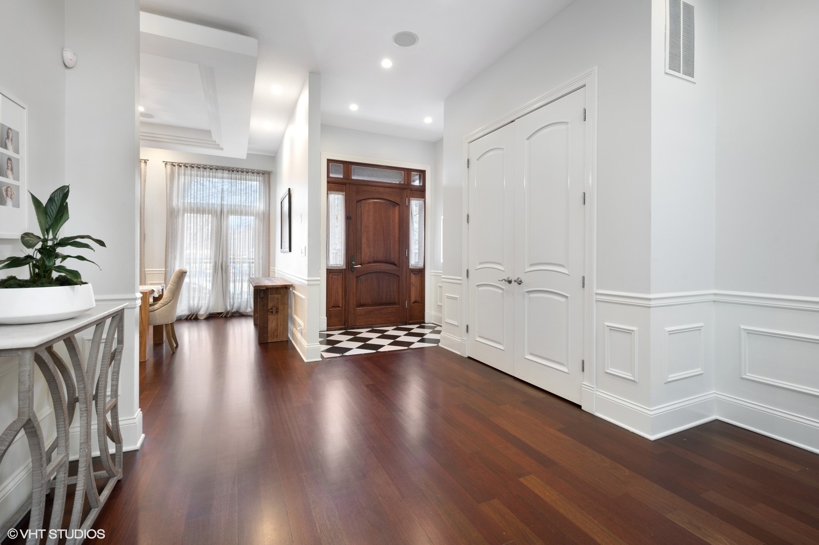 1851 W Fletcher Street