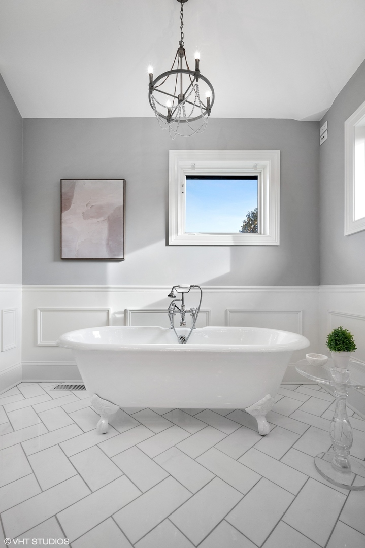 1851 W Fletcher Street