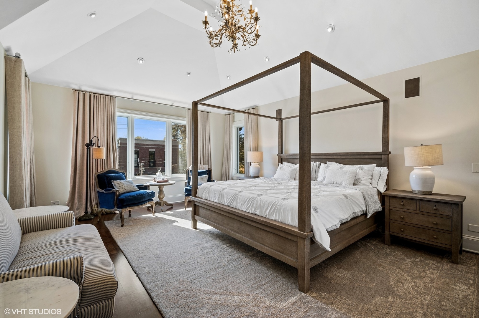 1851 W Fletcher Street