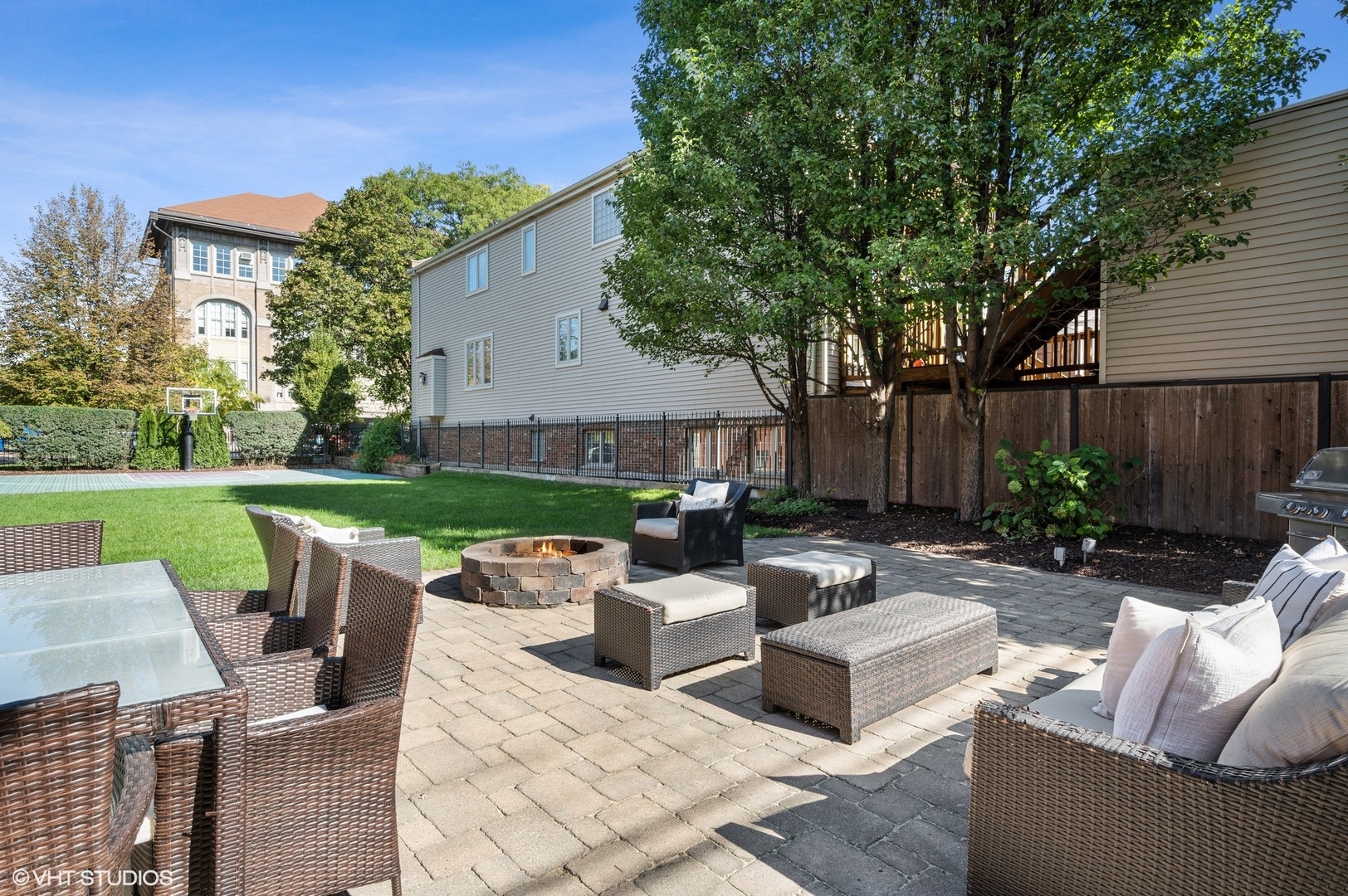 1851 W Fletcher Street