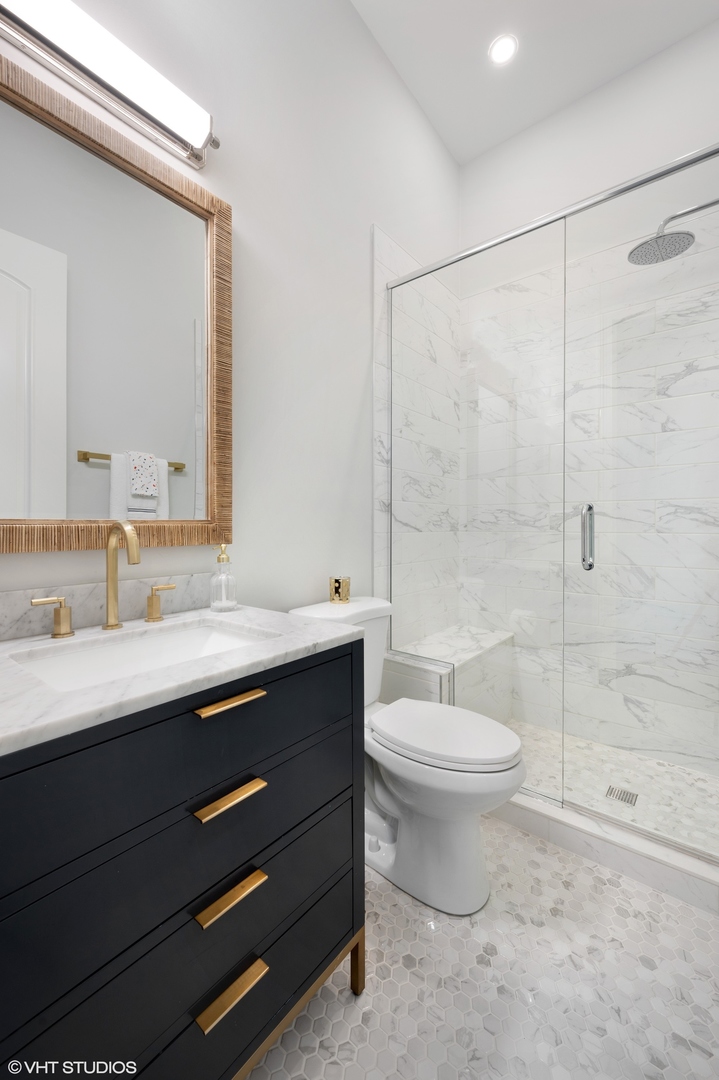 1851 W Fletcher Street