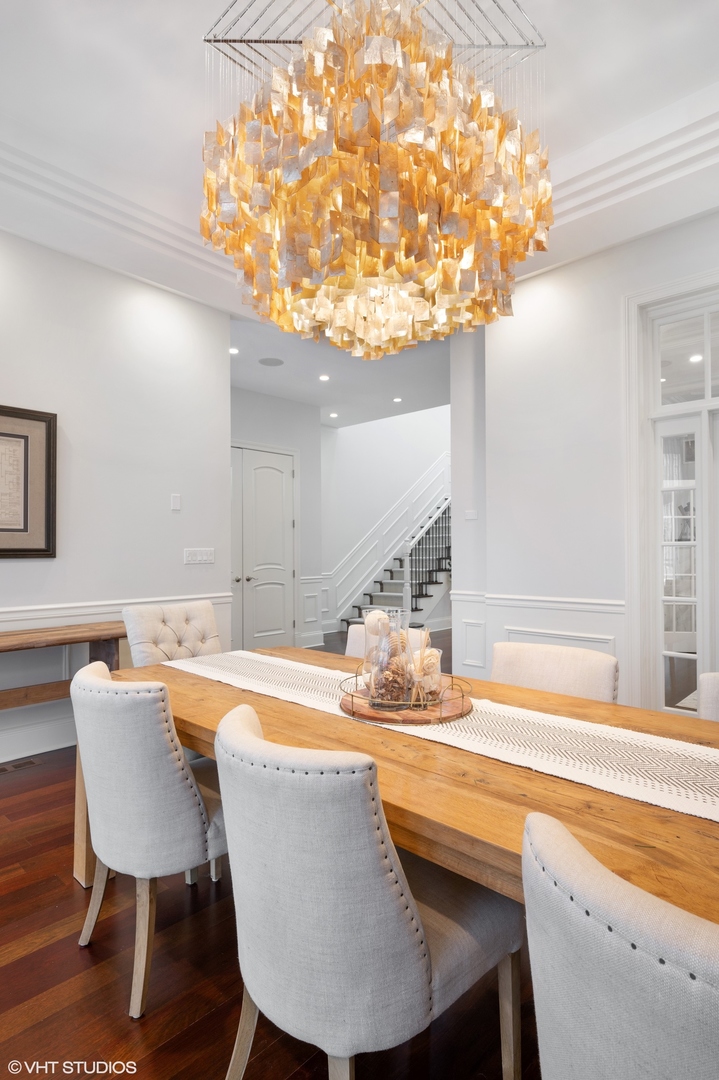 1851 W Fletcher Street