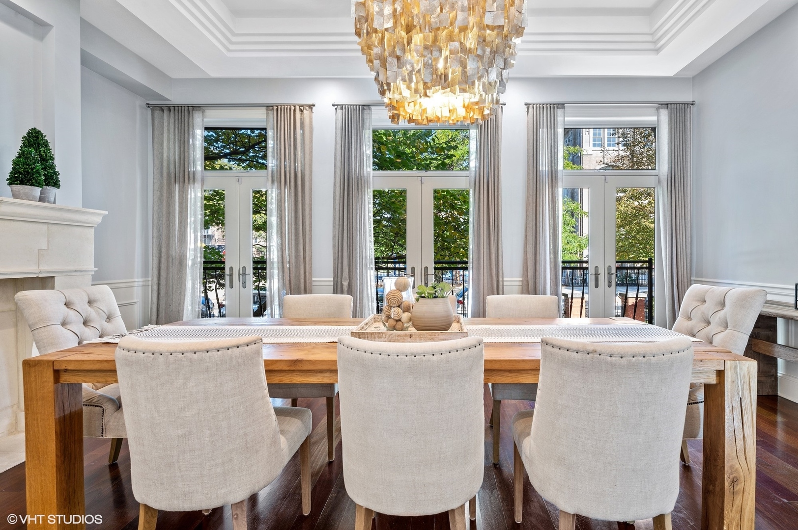 1851 W Fletcher Street