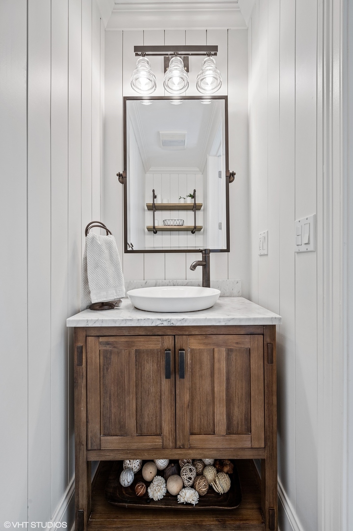 1851 W Fletcher Street