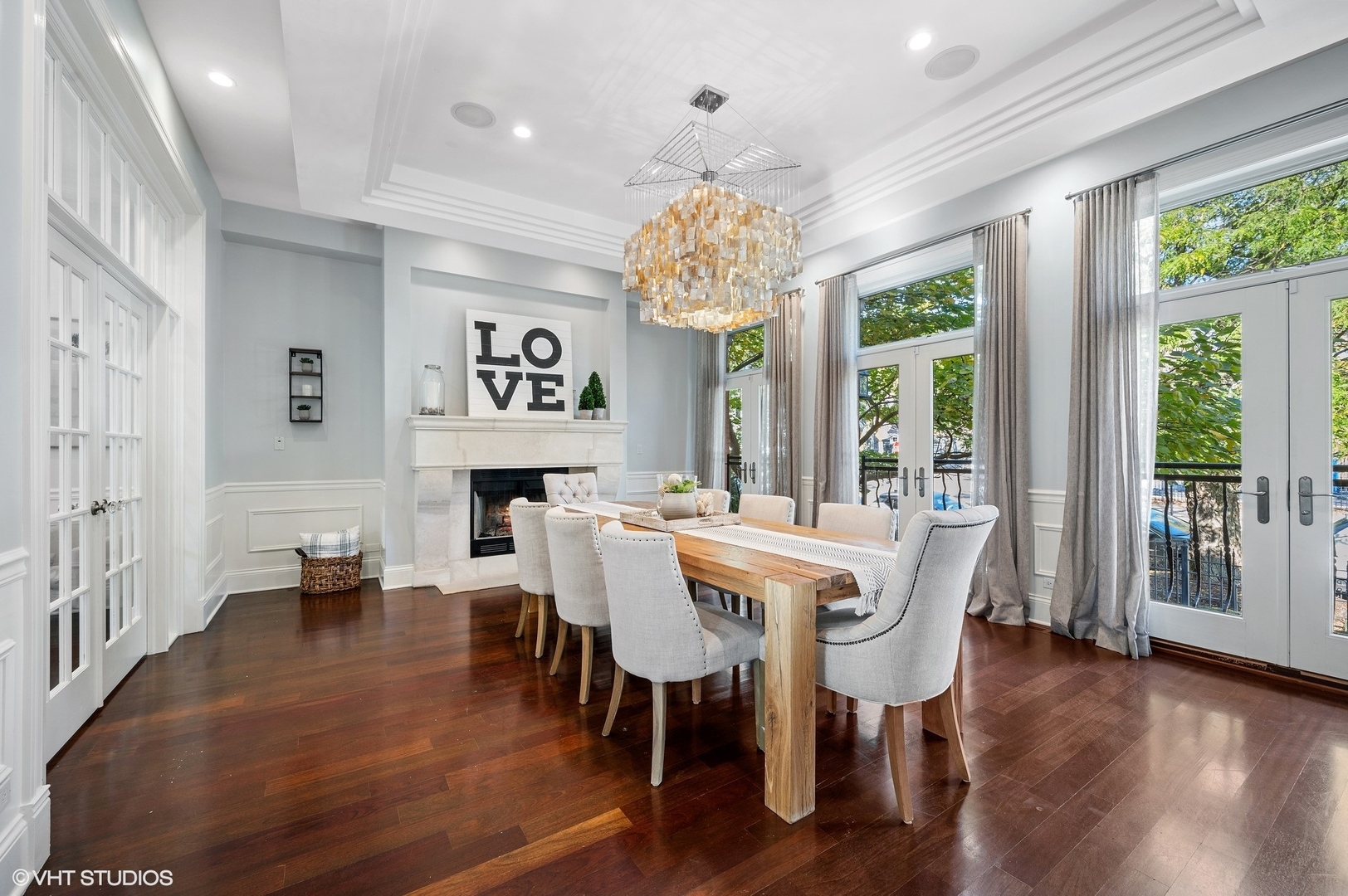 1851 W Fletcher Street