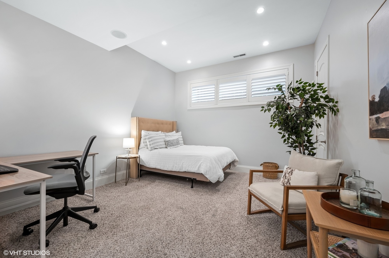 1851 W Fletcher Street