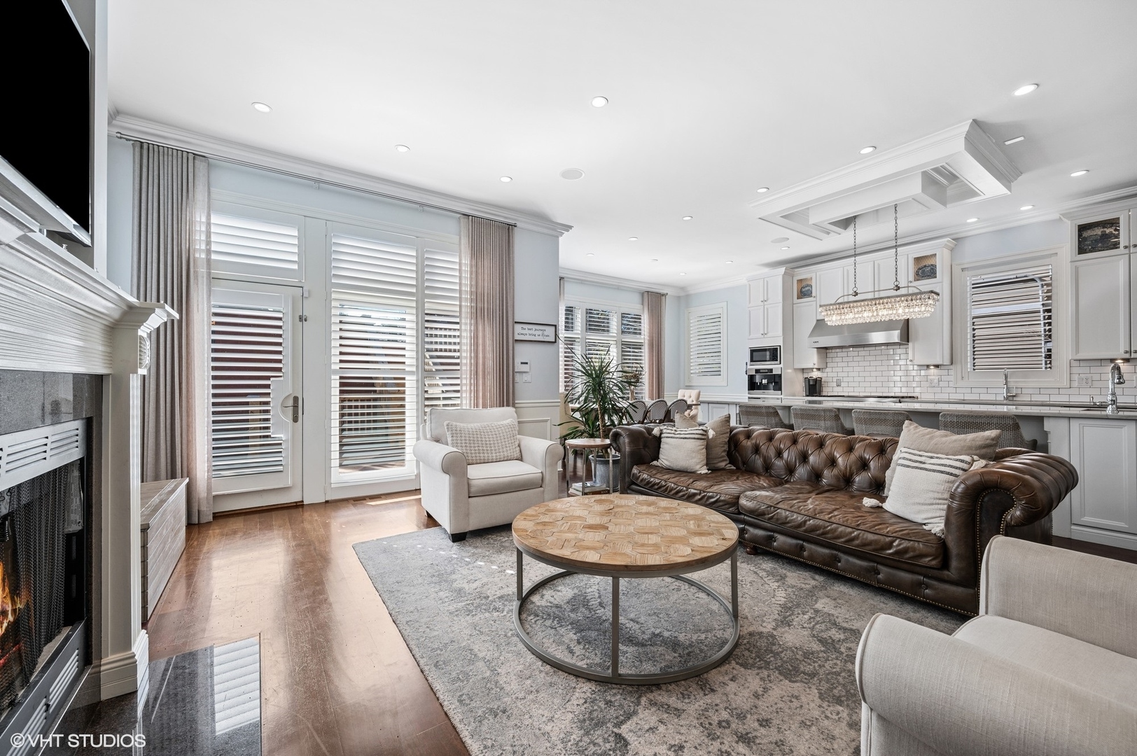 1851 W Fletcher Street