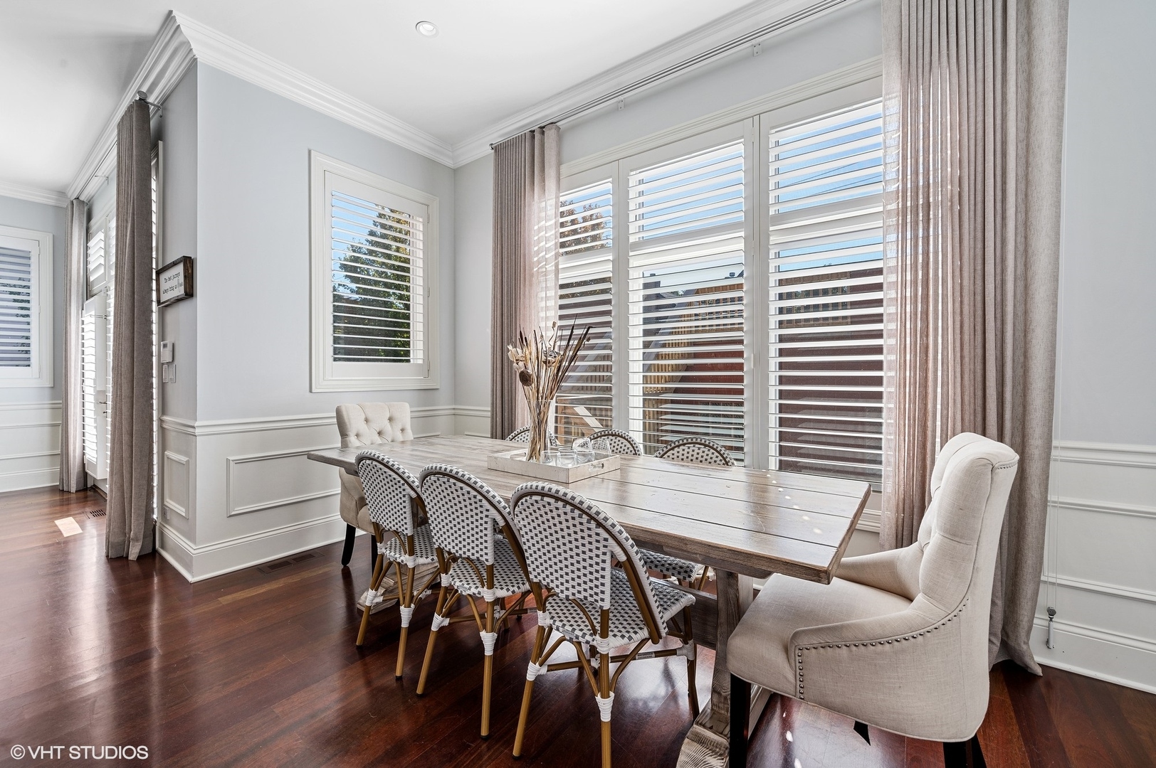 1851 W Fletcher Street