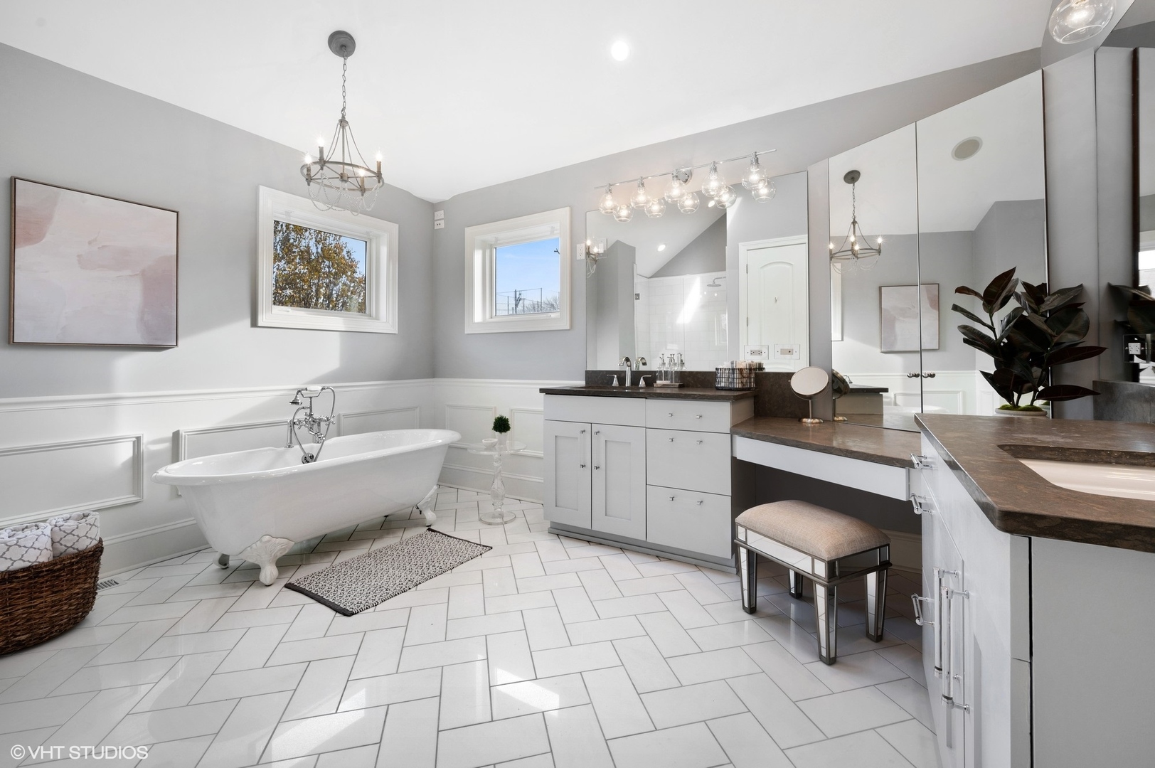 1851 W Fletcher Street