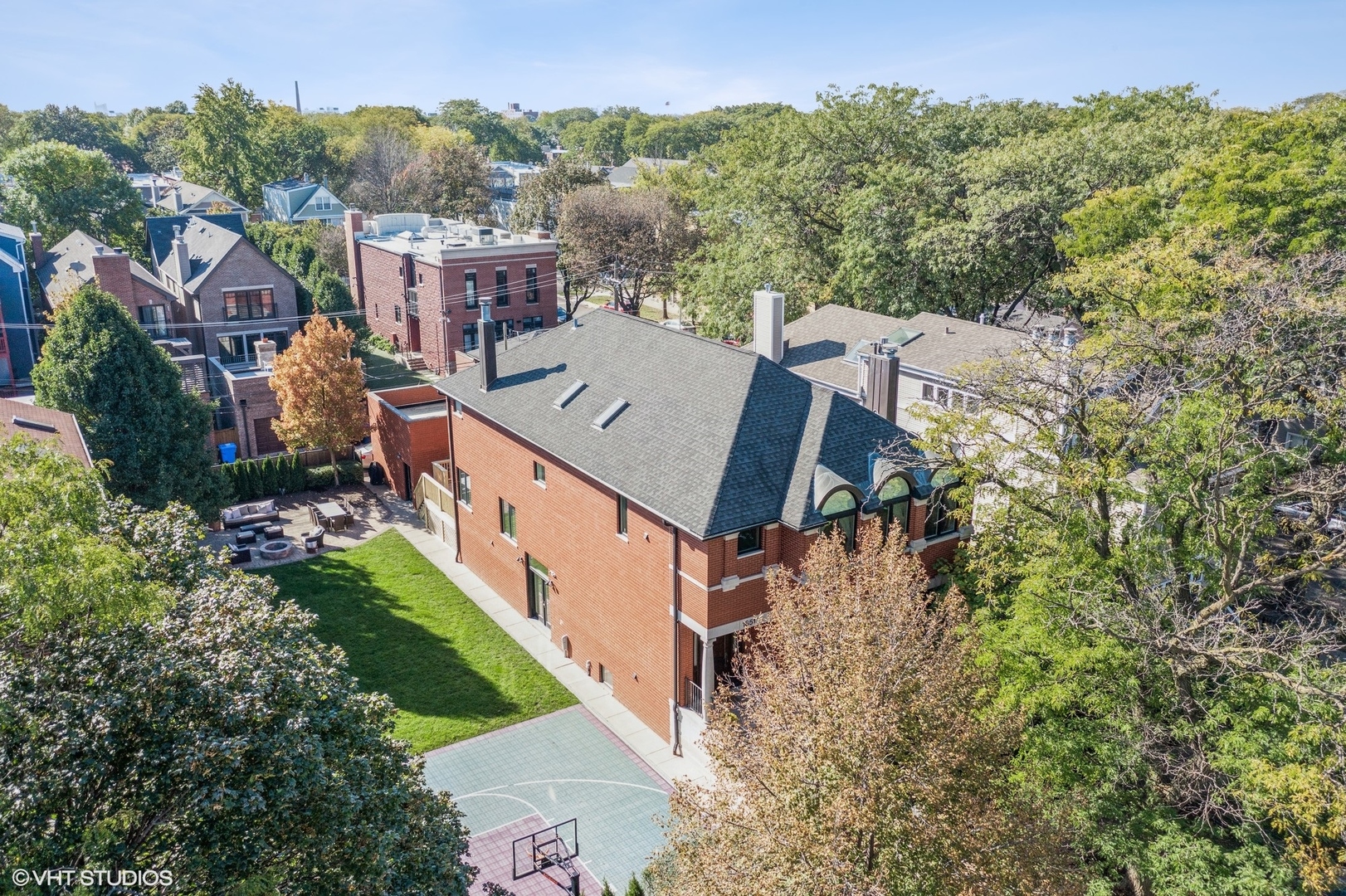 1851 W Fletcher Street