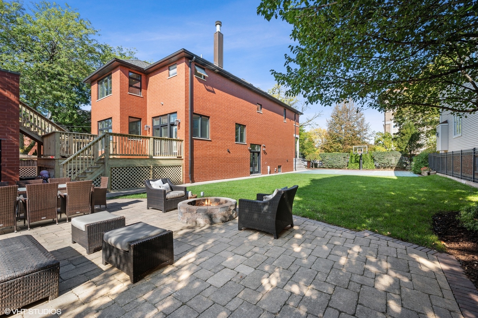 1851 W Fletcher Street