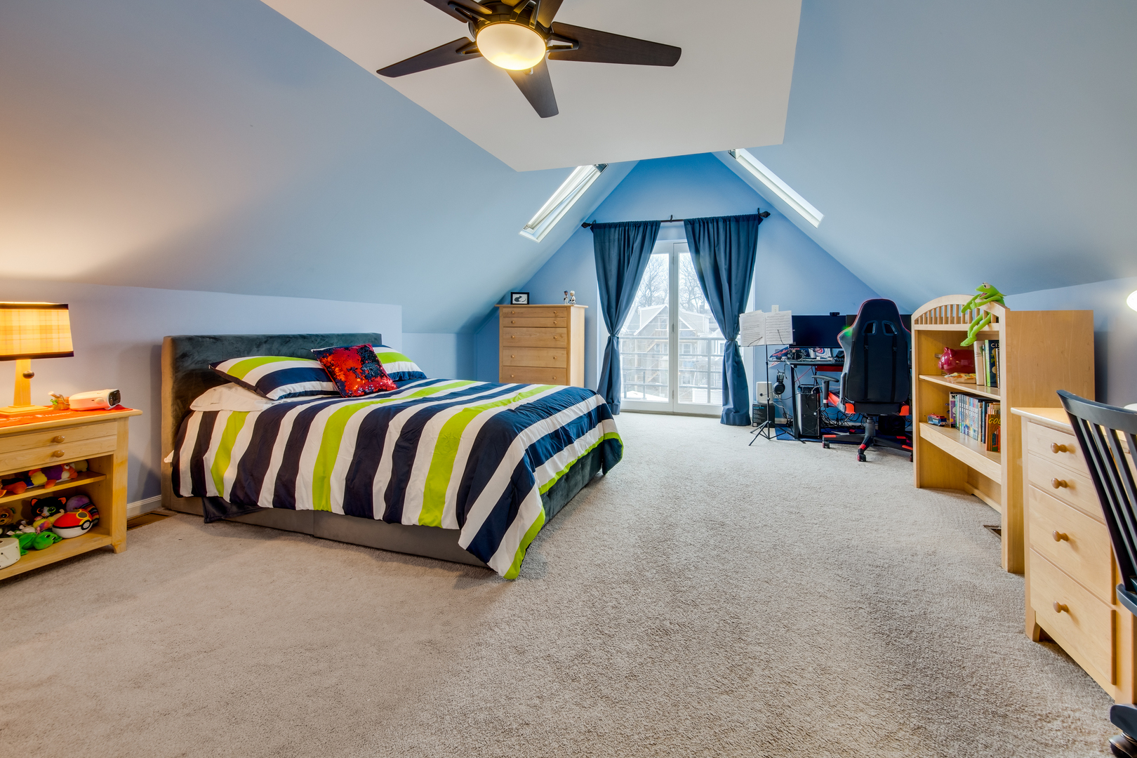 3735 N Bosworth Avenue