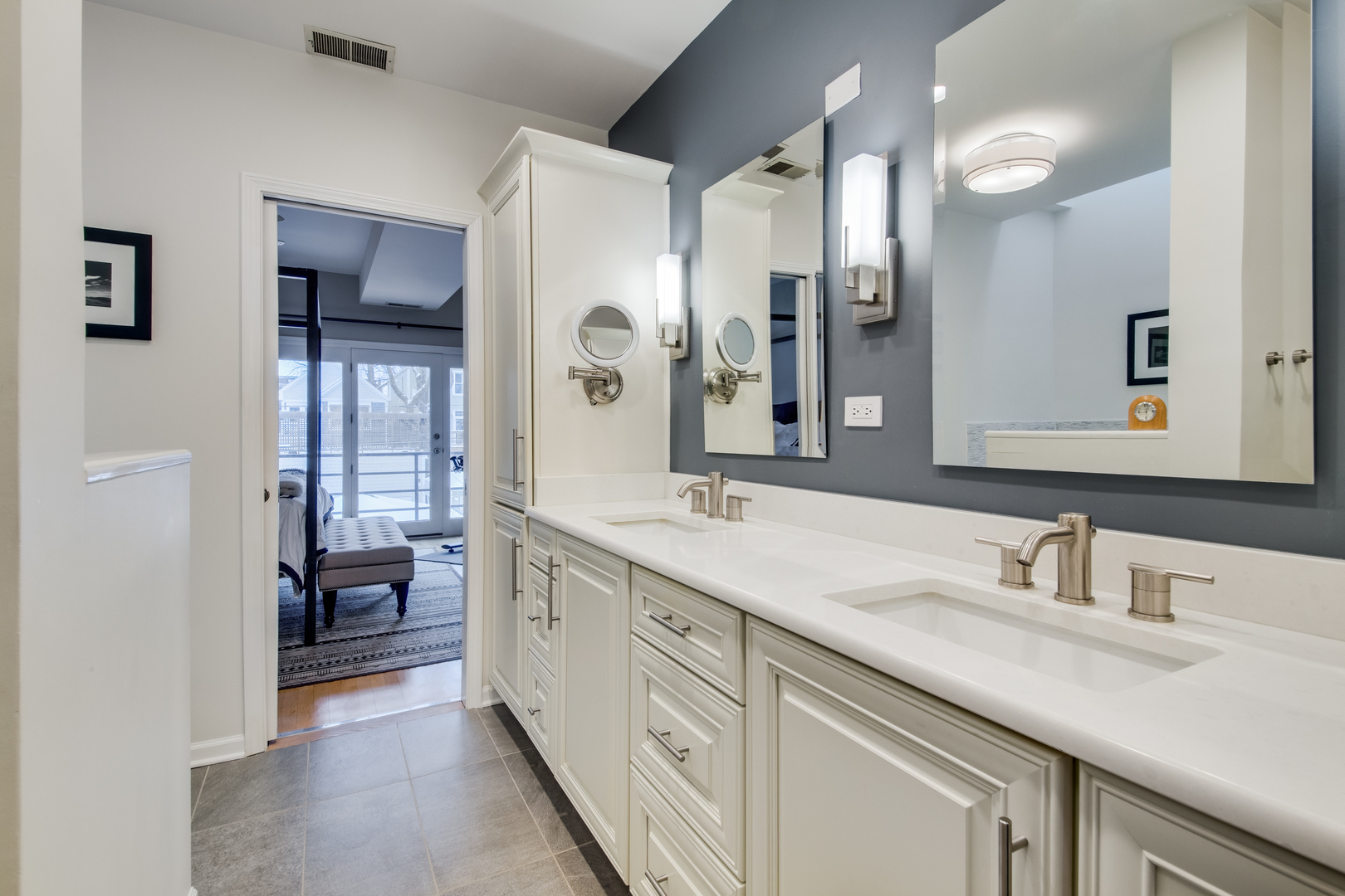 3735 N Bosworth Avenue