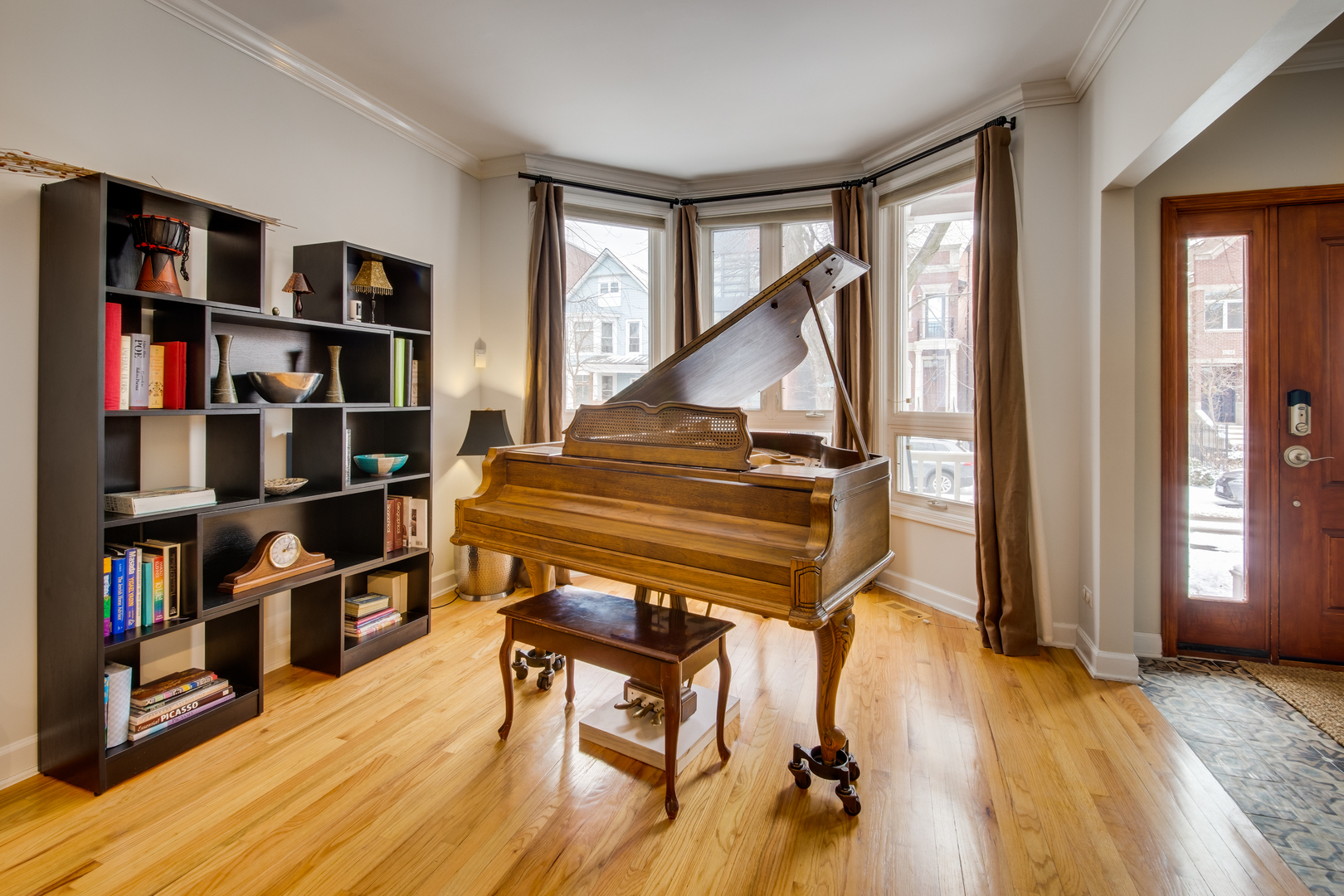 3735 N Bosworth Avenue