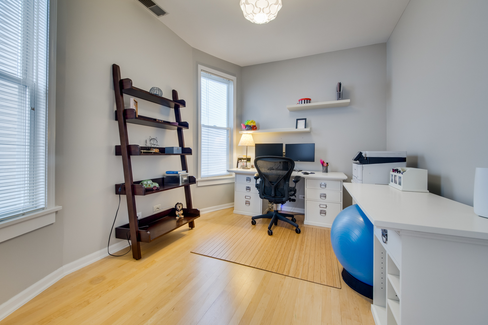 3735 N Bosworth Avenue