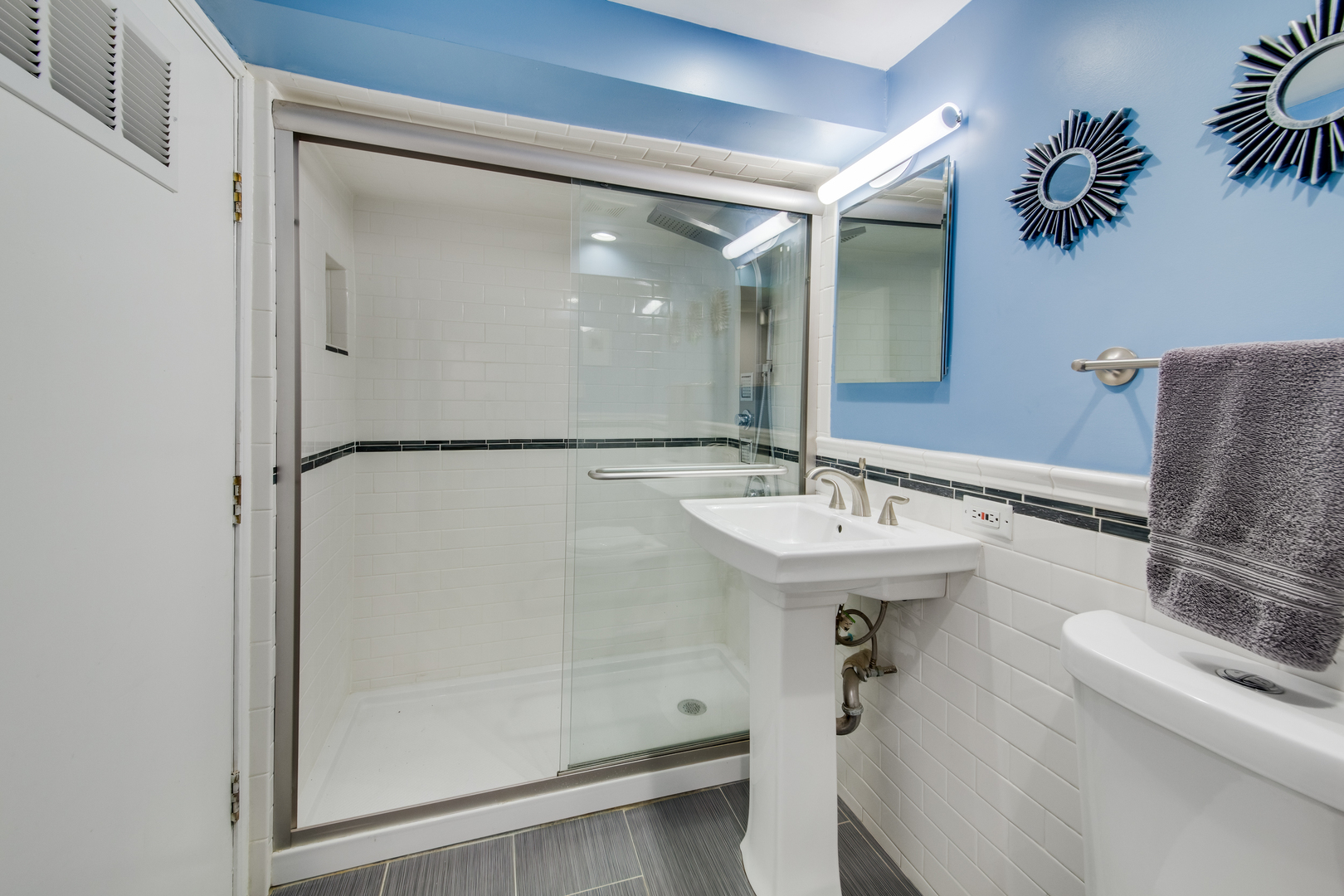 3735 N Bosworth Avenue