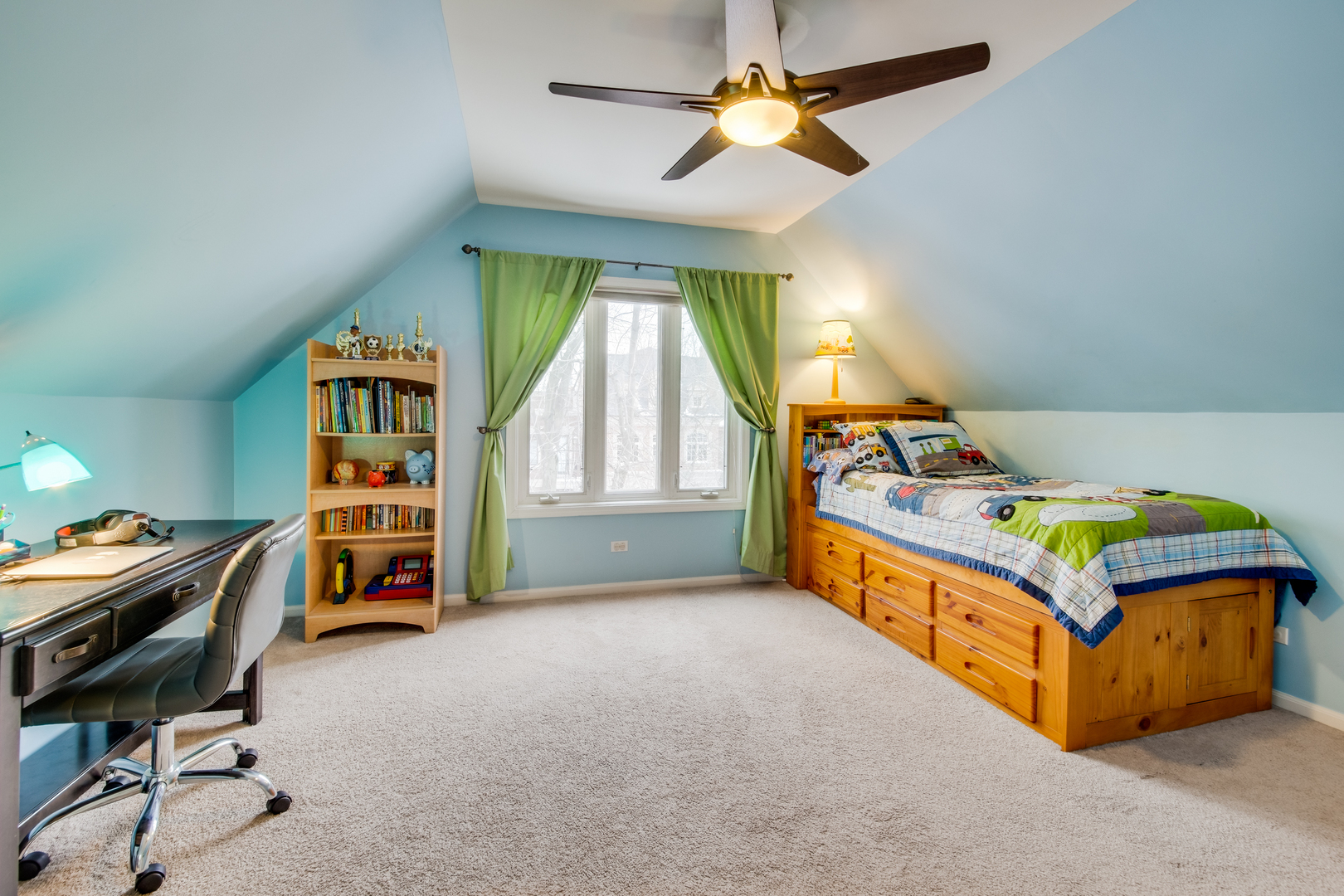 3735 N Bosworth Avenue