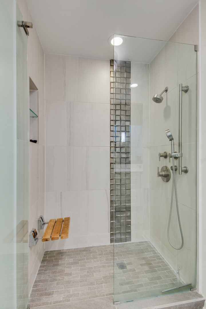 3735 N Bosworth Avenue