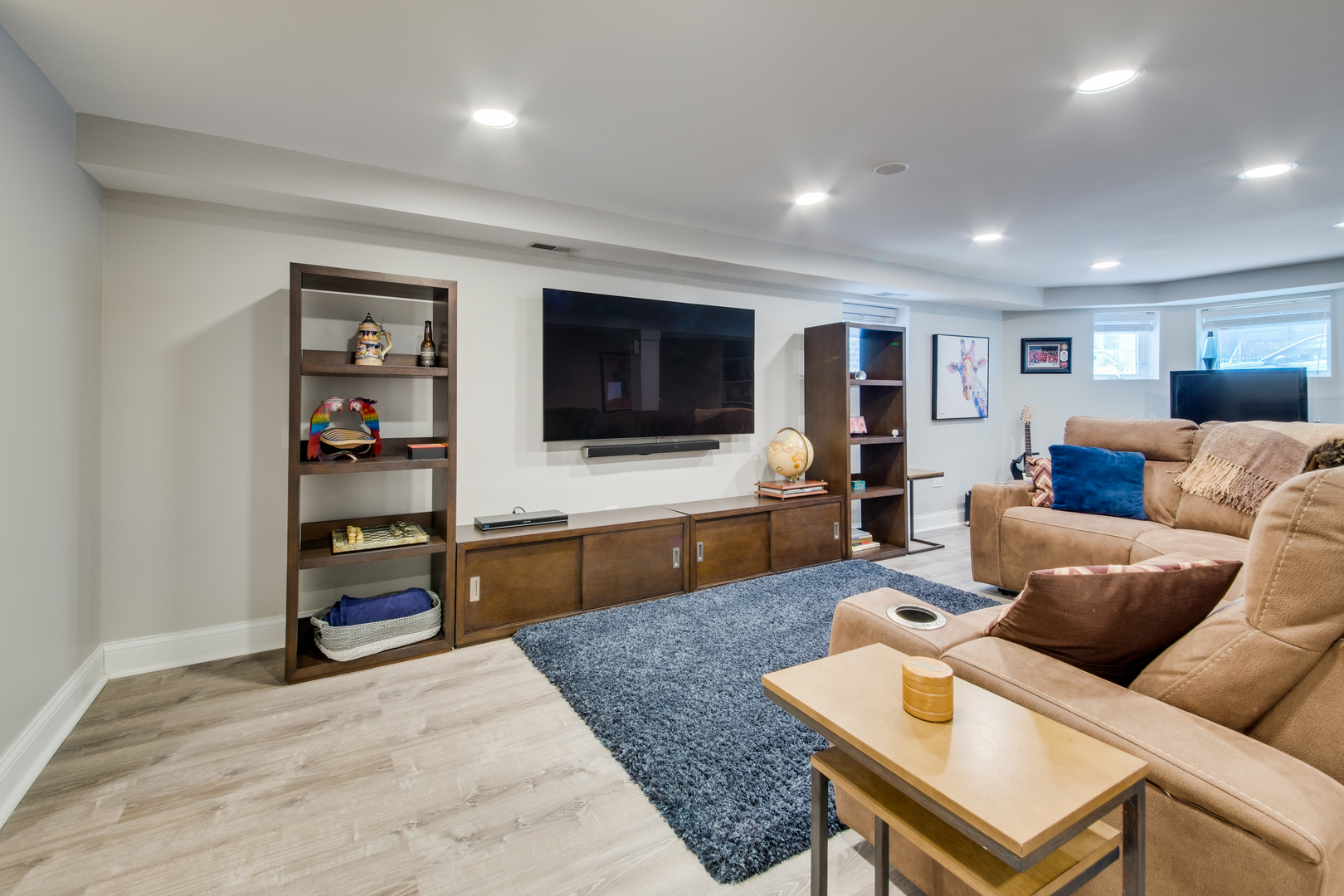 3735 N Bosworth Avenue