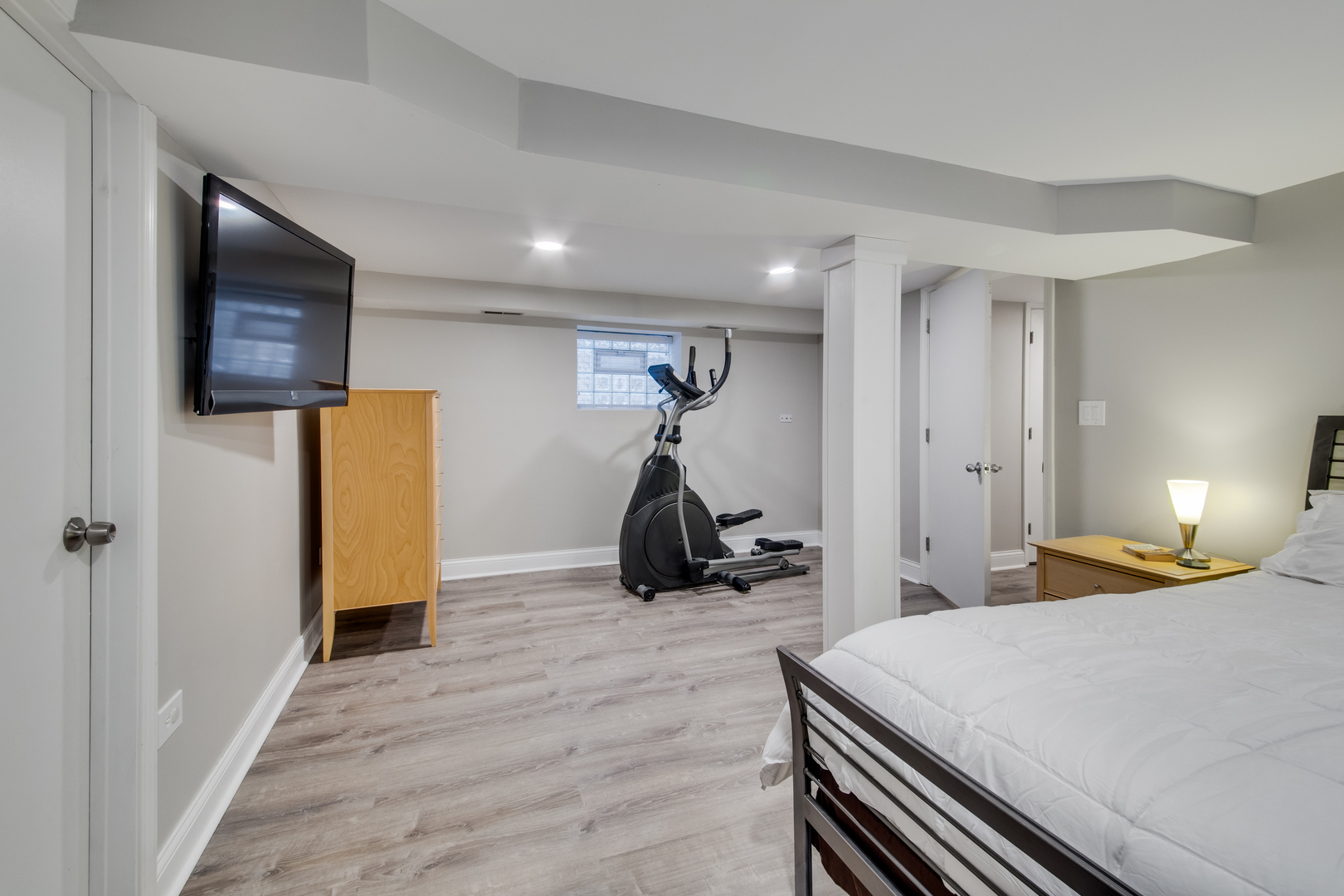 3735 N Bosworth Avenue